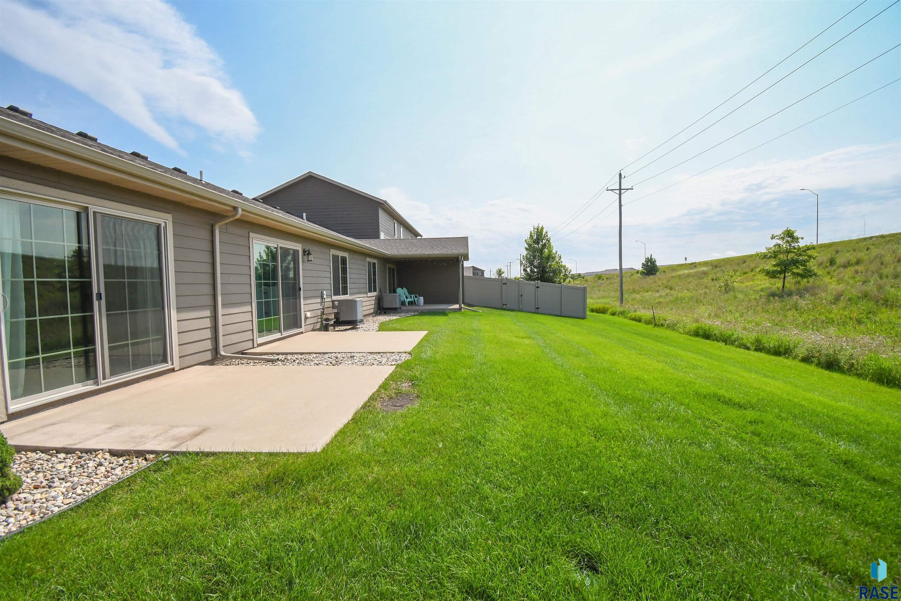 2428 E Meadowside Pl