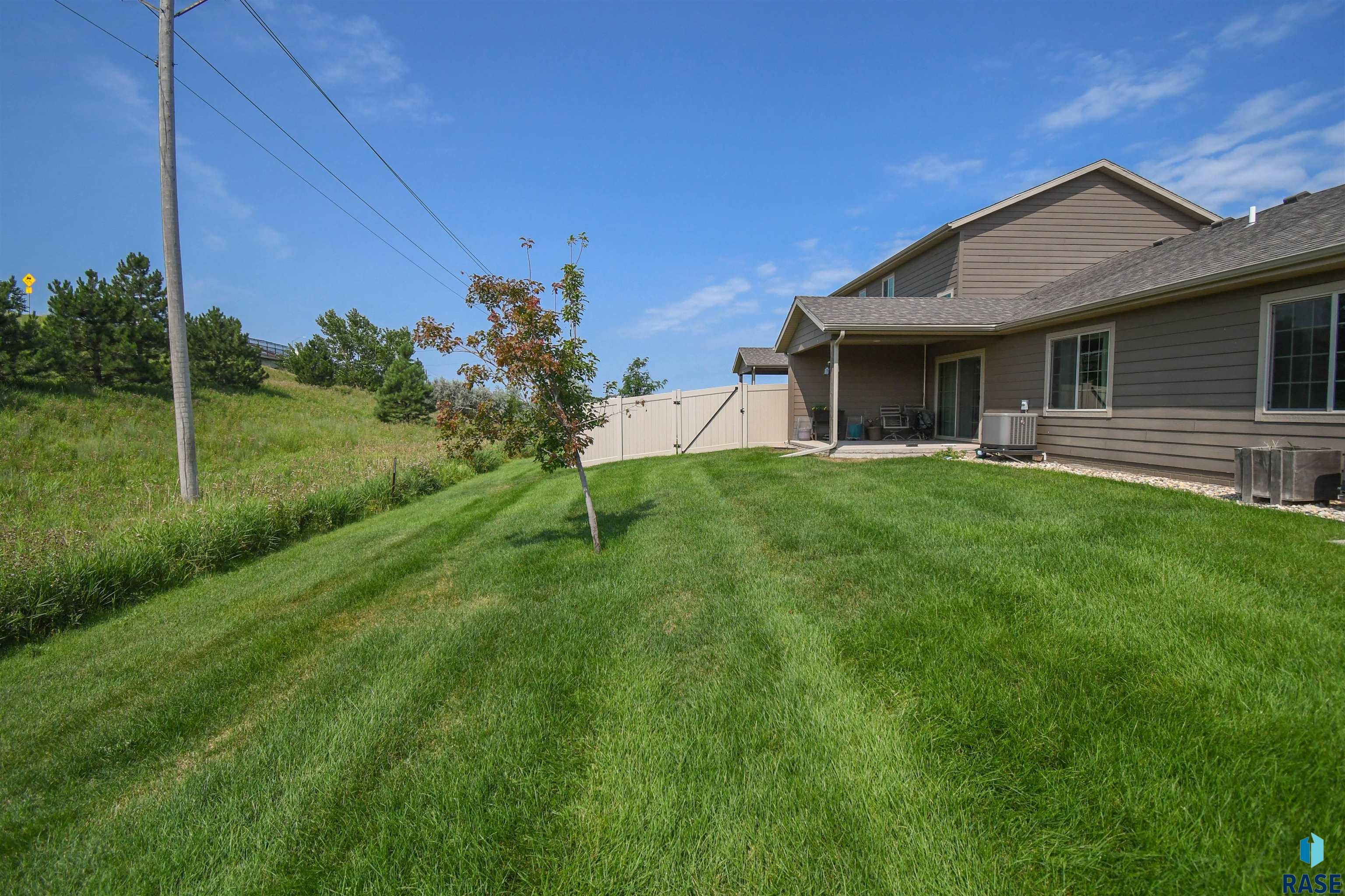 2428 E Meadowside Pl