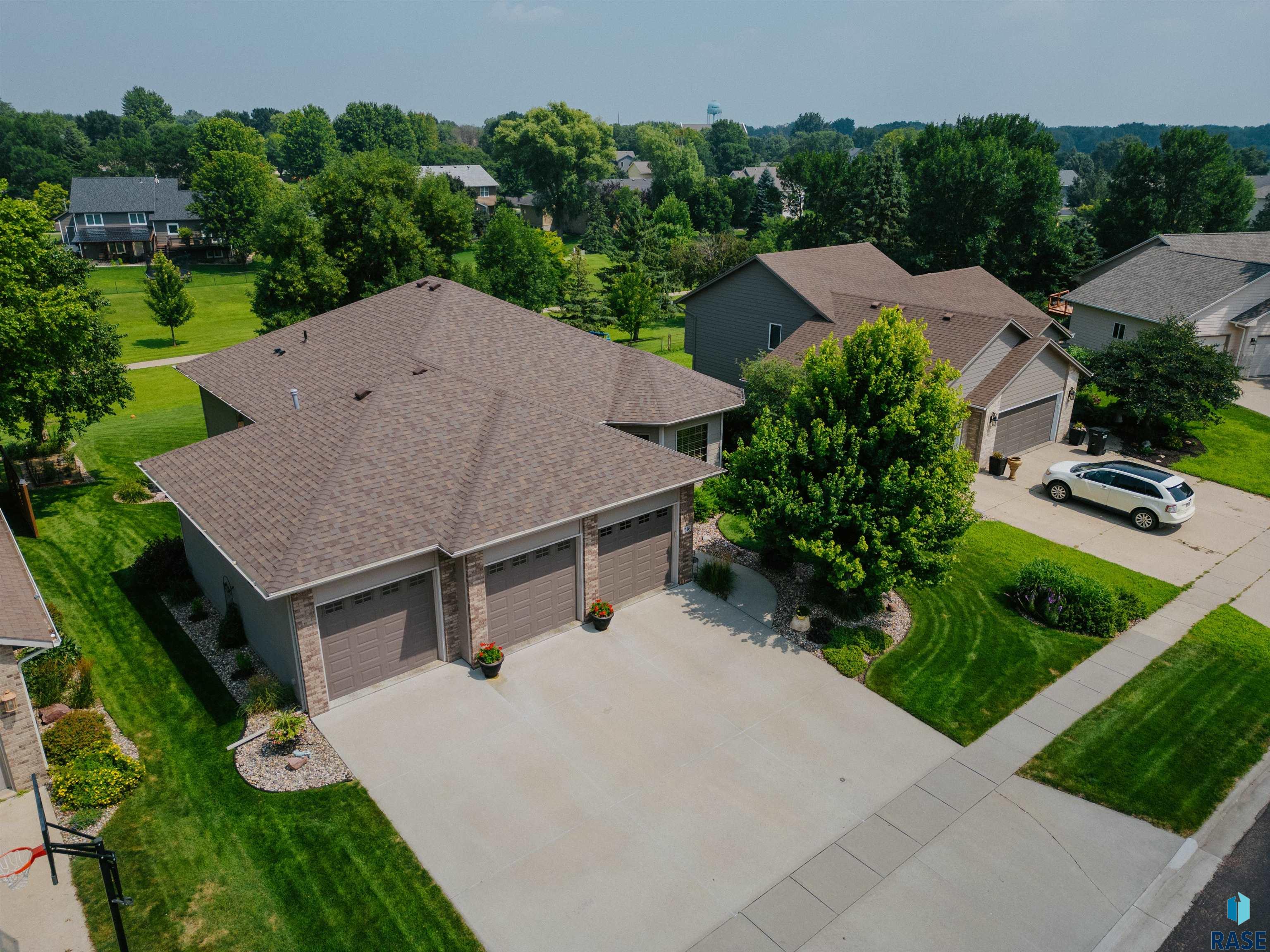 216 E Tabor Ct