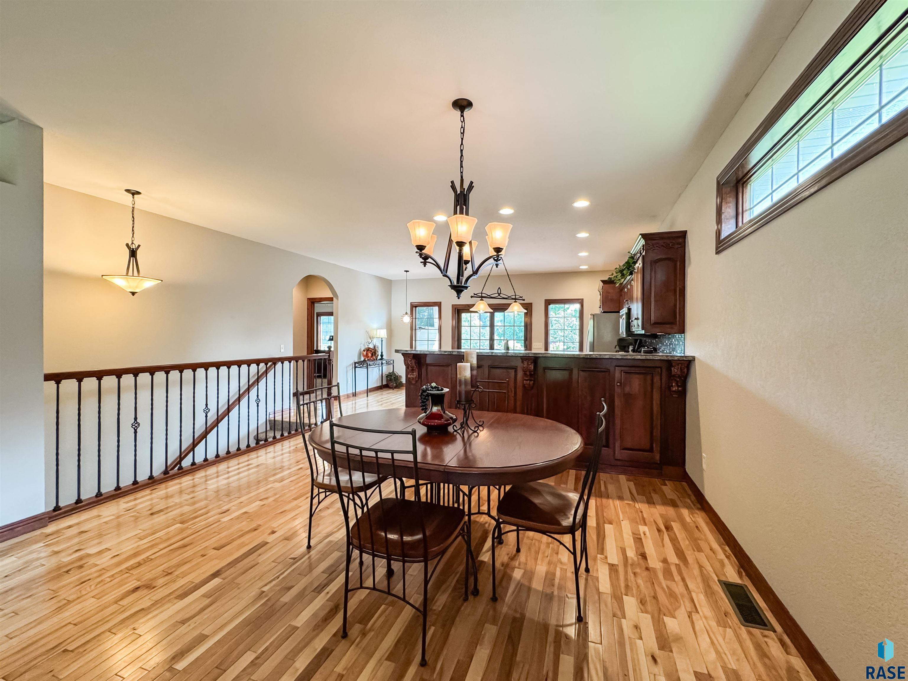 216 E Tabor Ct