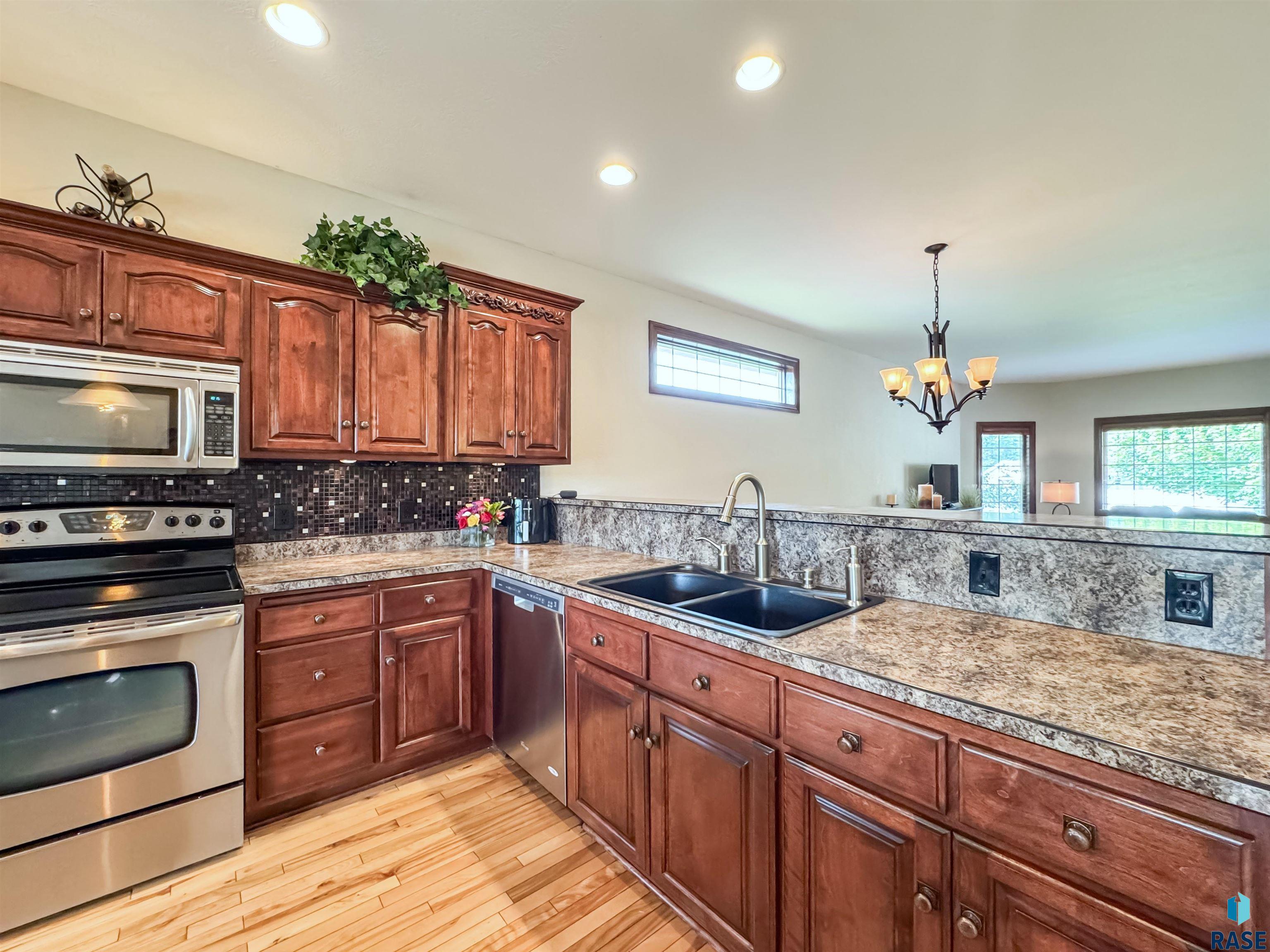 216 E Tabor Ct