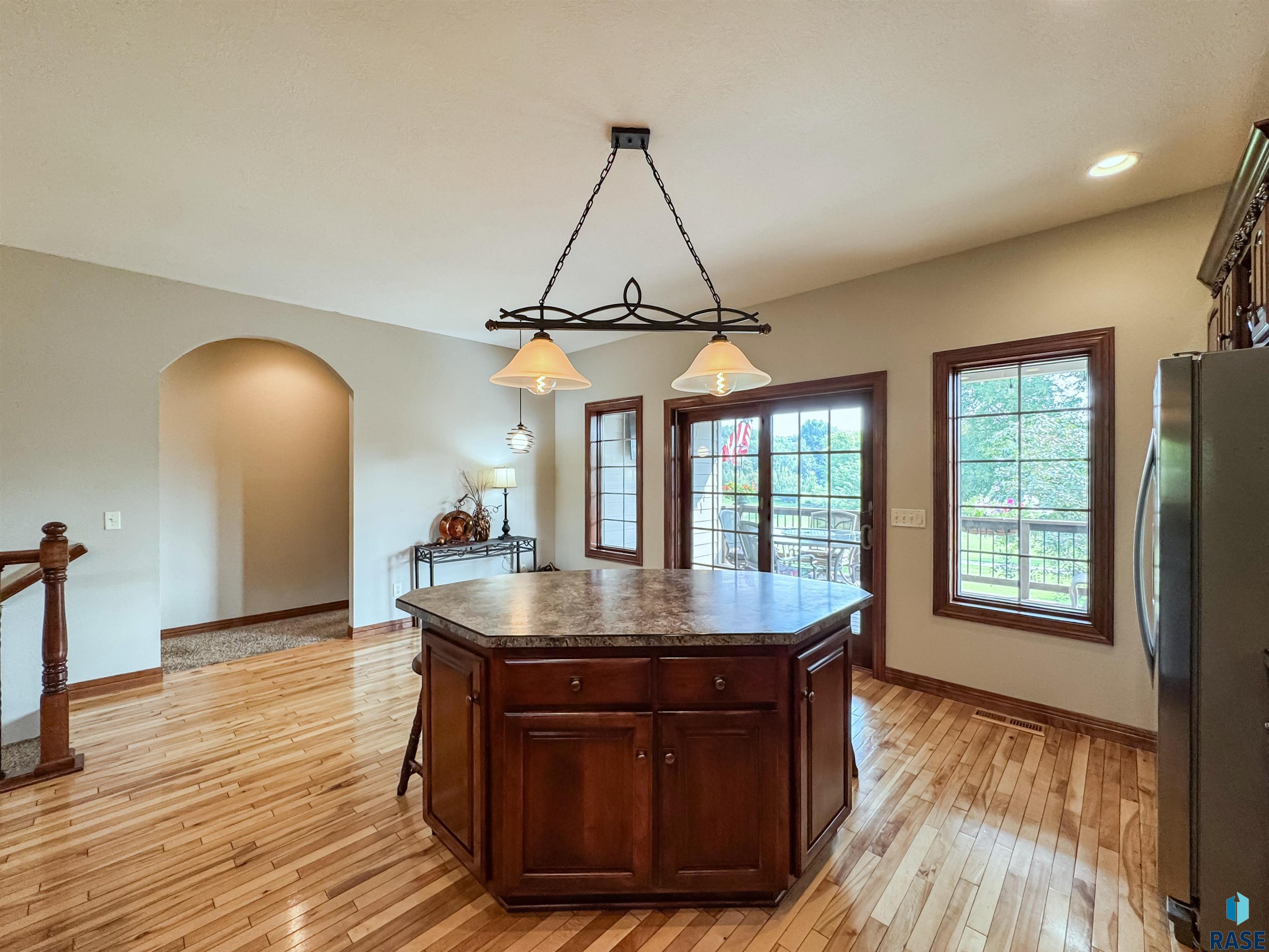 216 E Tabor Ct