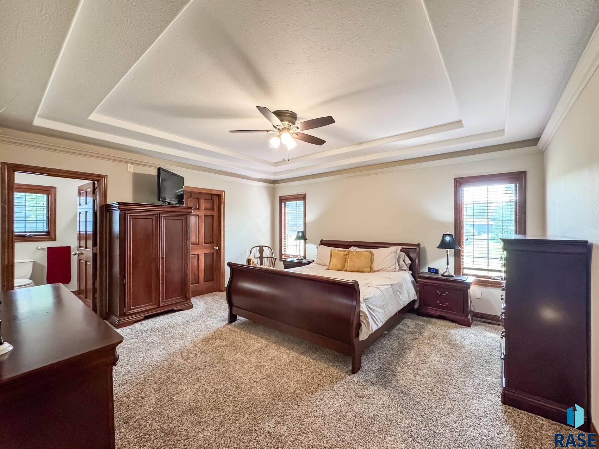 216 E Tabor Ct