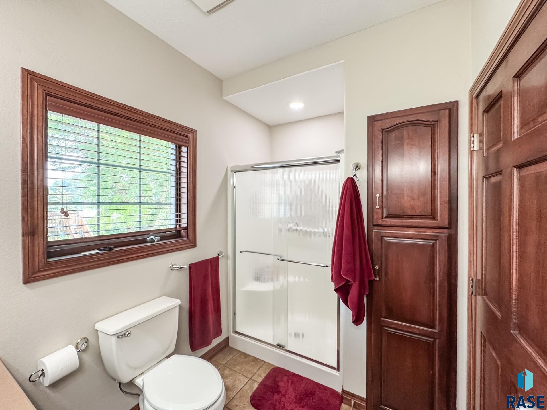 216 E Tabor Ct