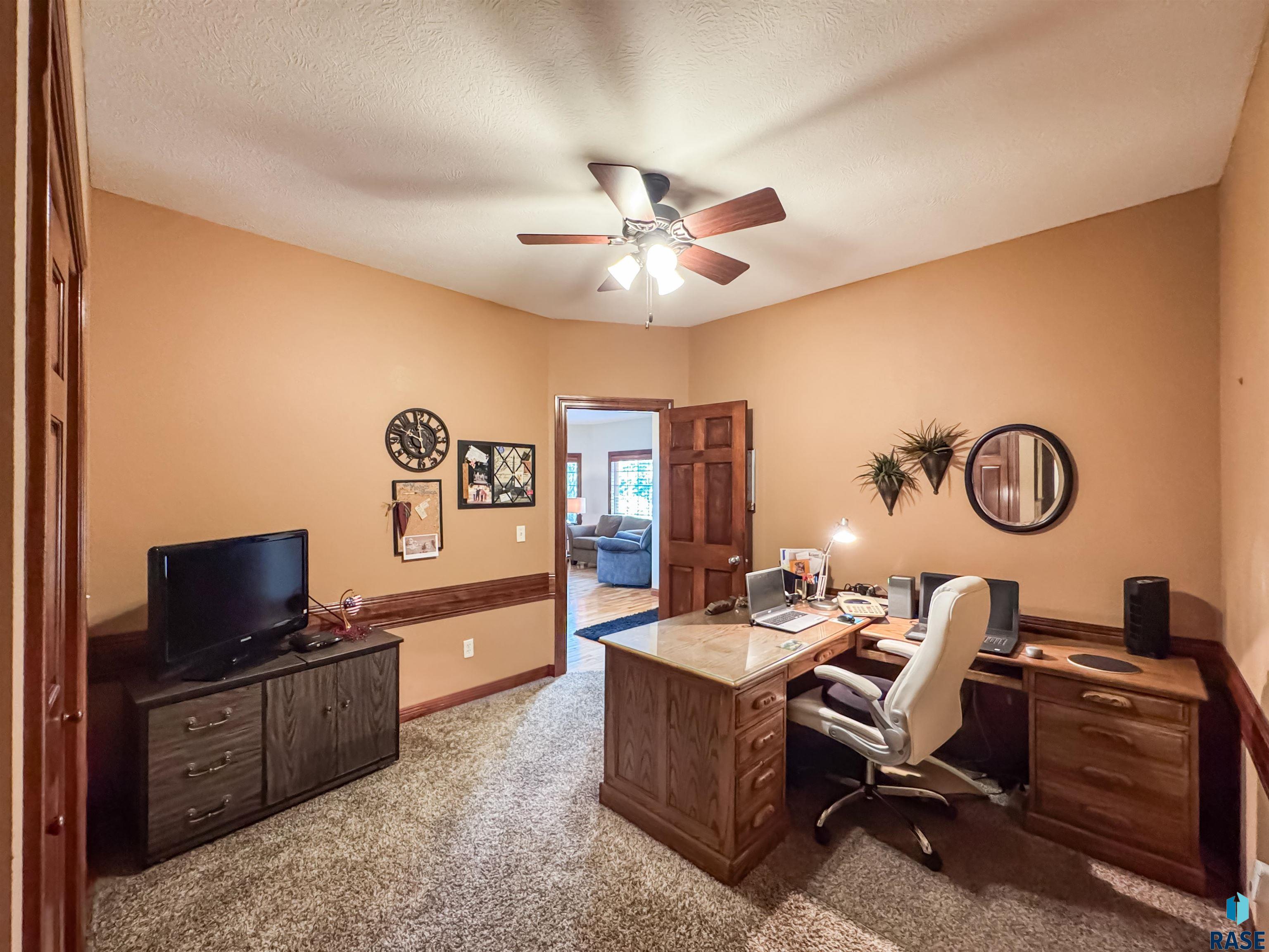 216 E Tabor Ct
