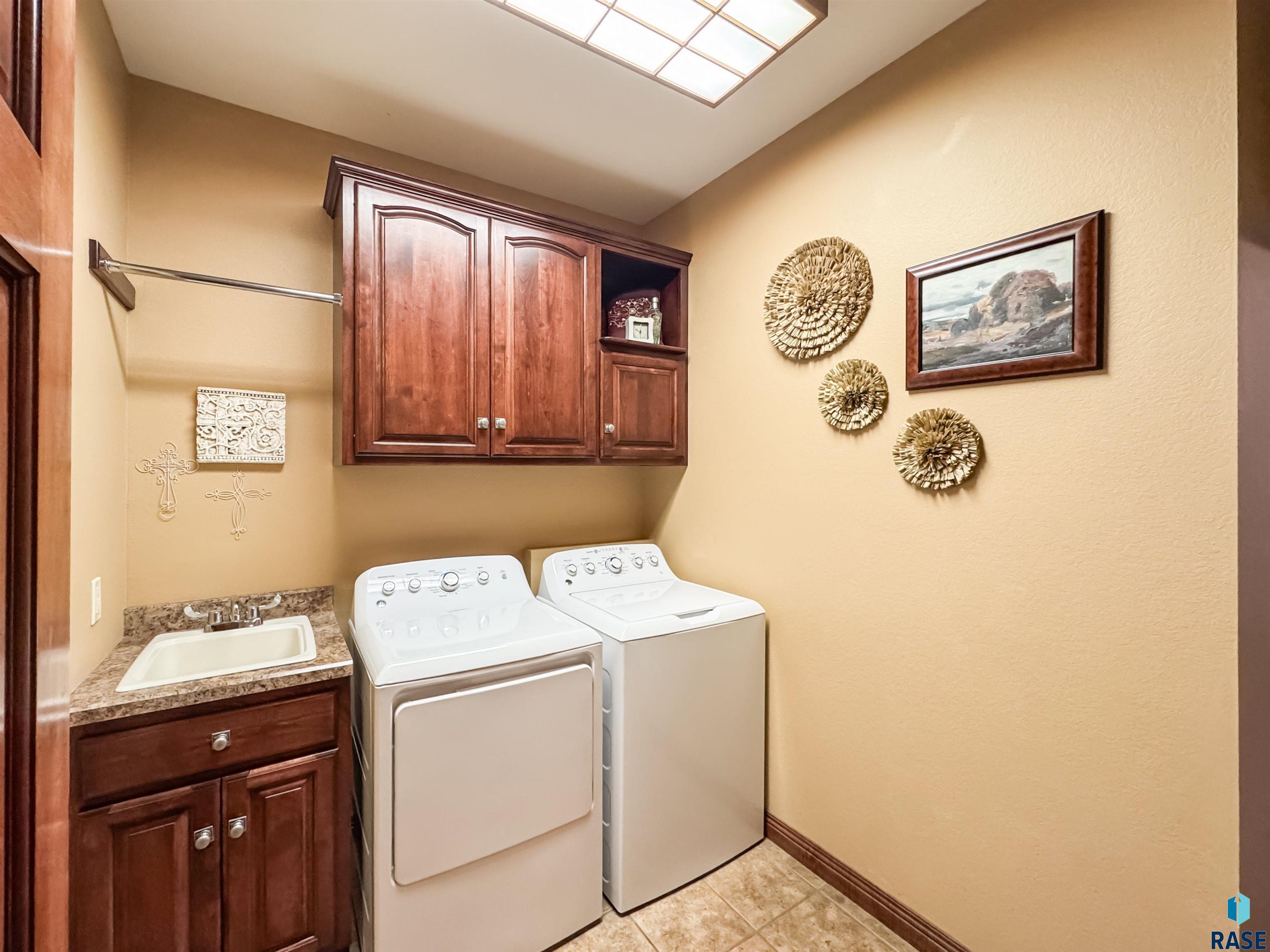 216 E Tabor Ct