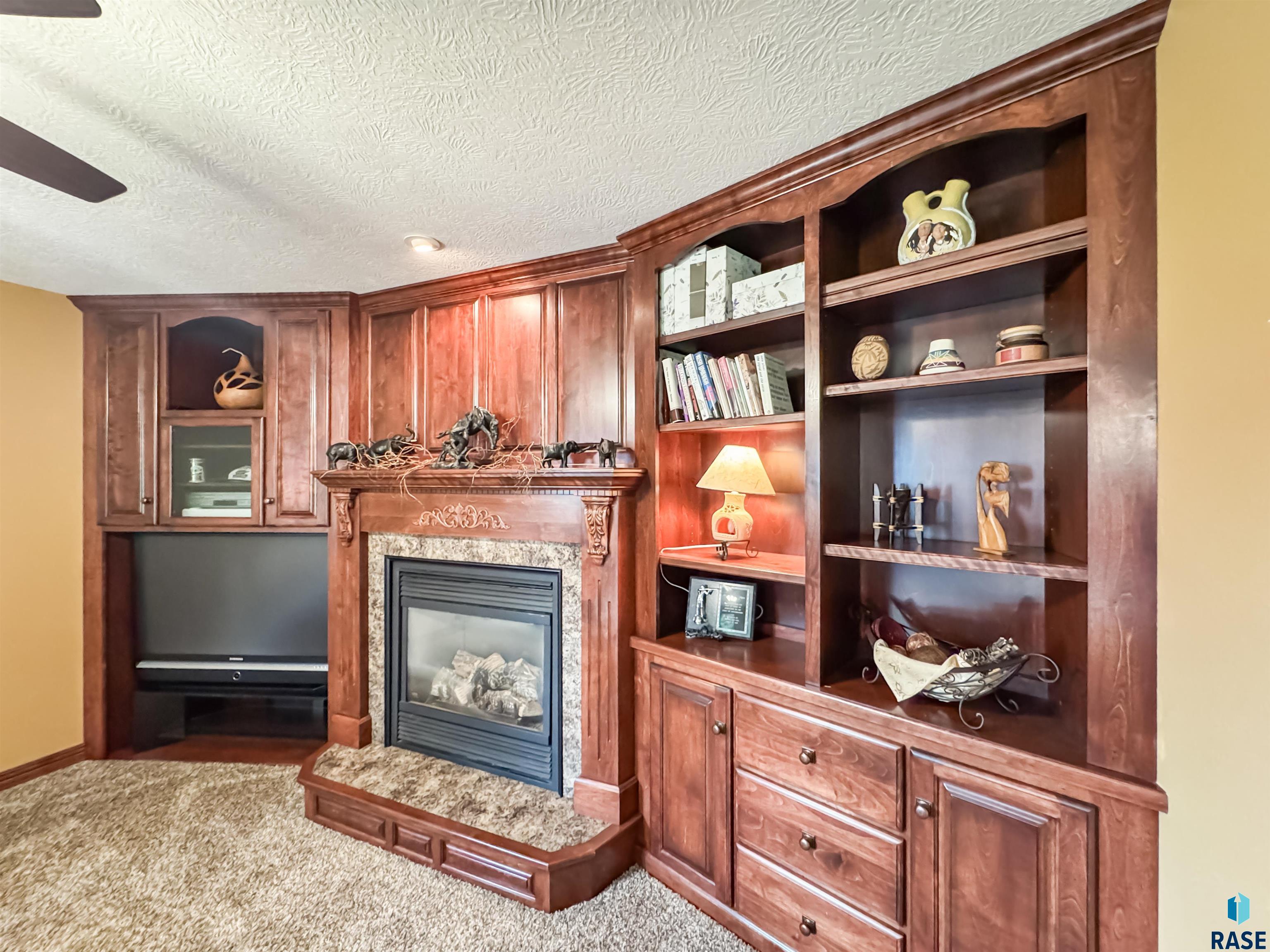 216 E Tabor Ct