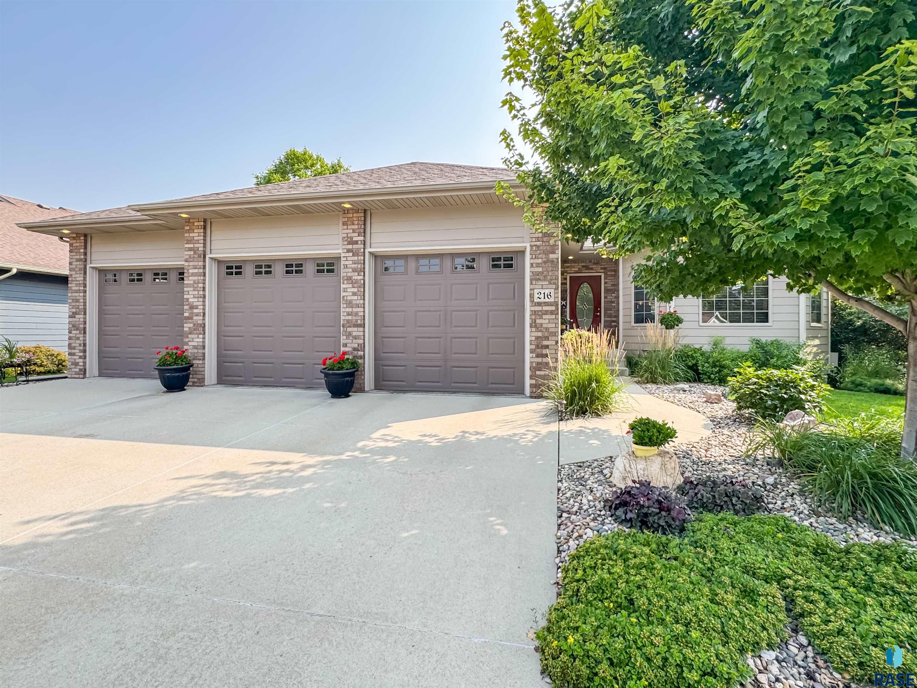 216 E Tabor Ct