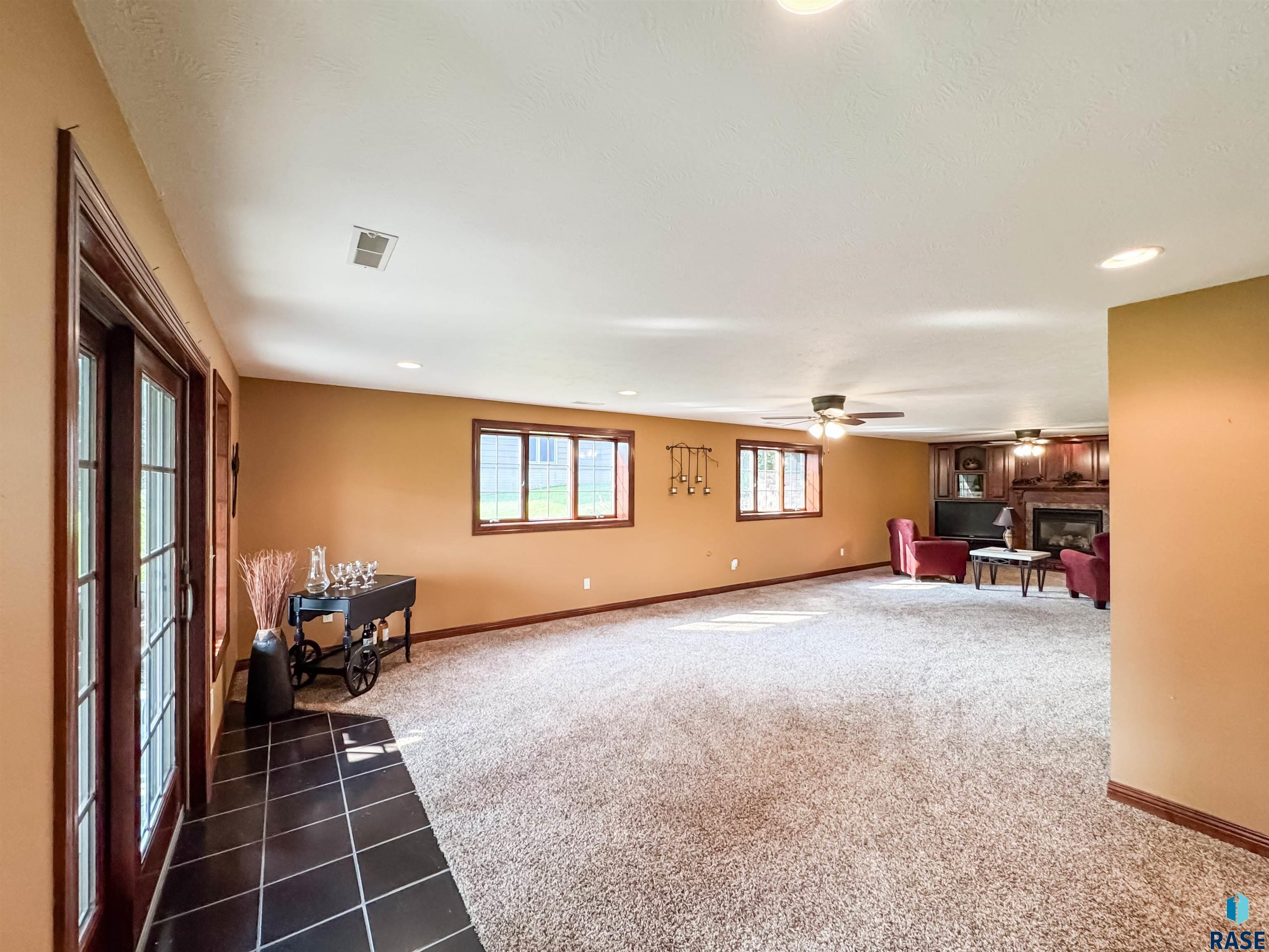 216 E Tabor Ct