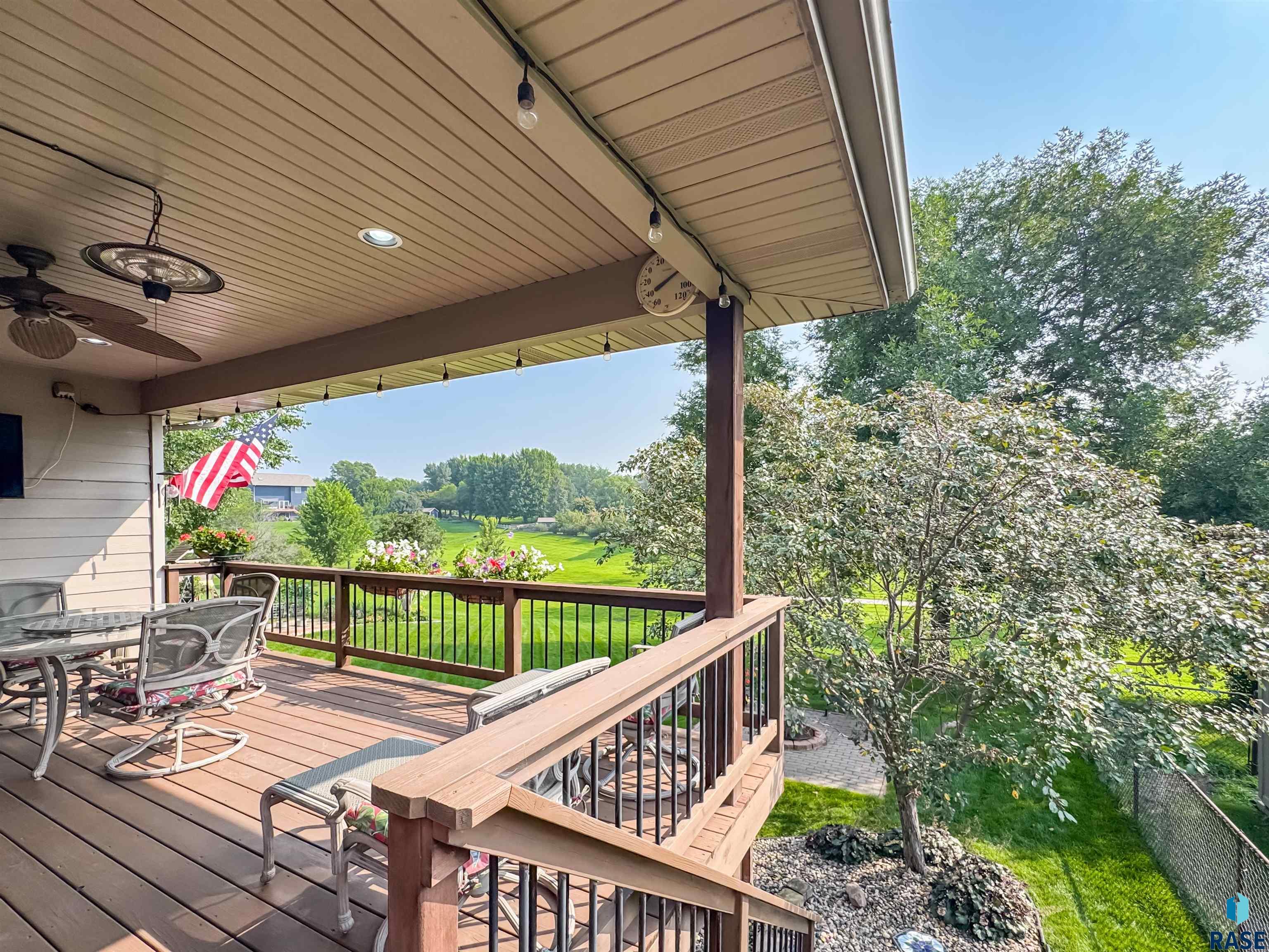 216 E Tabor Ct