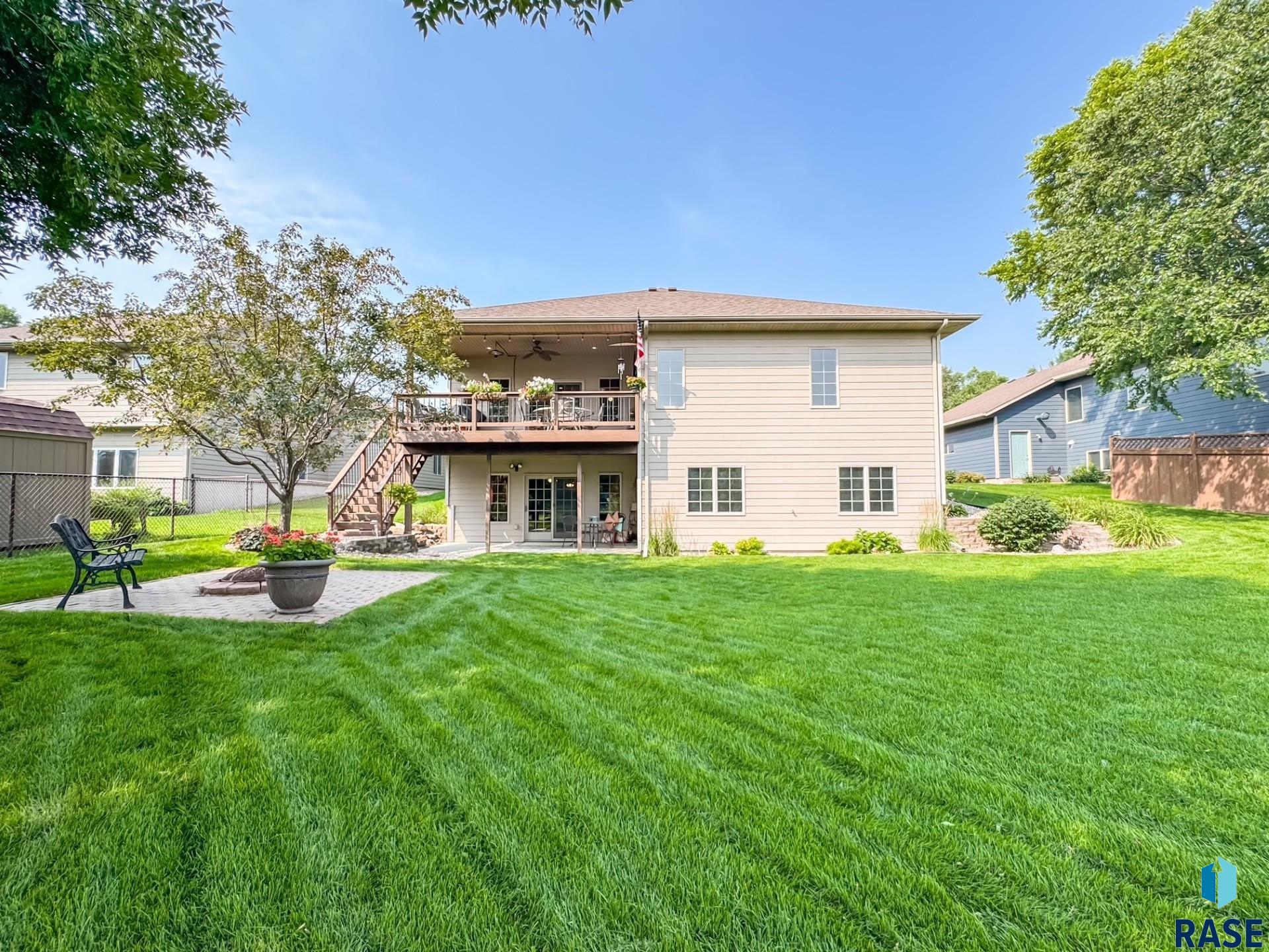 216 E Tabor Ct