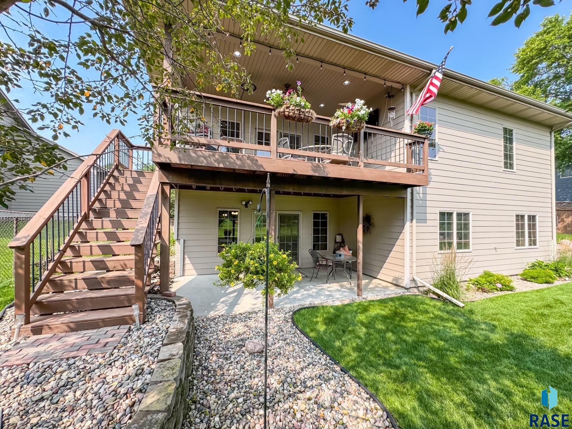 216 E Tabor Ct
