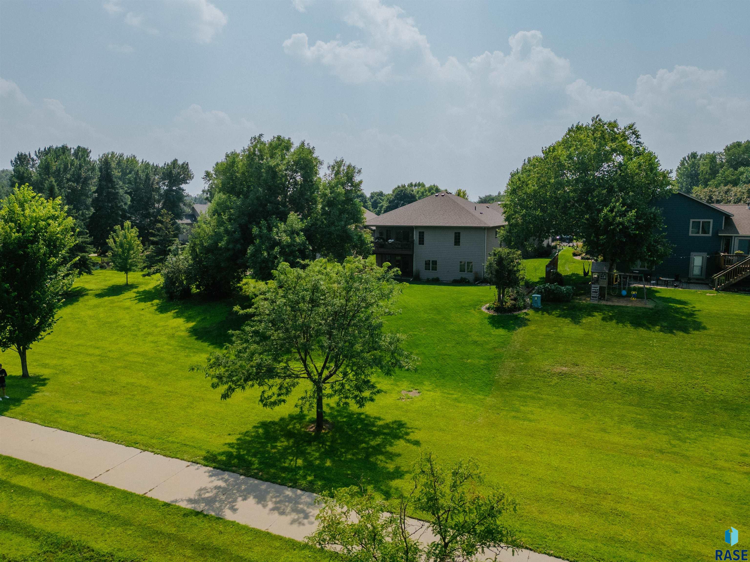 216 E Tabor Ct