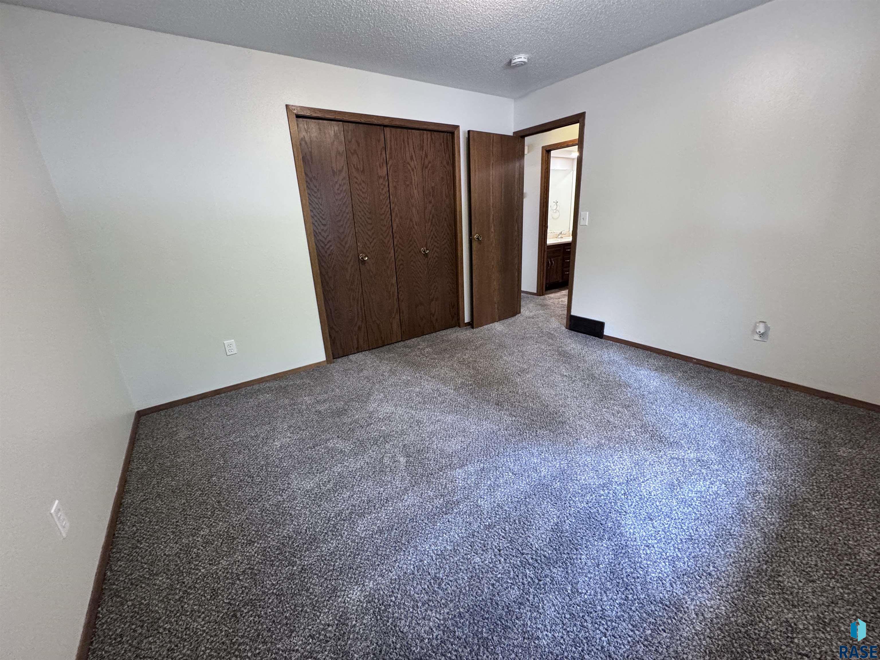 4221 S Southeastern Ave