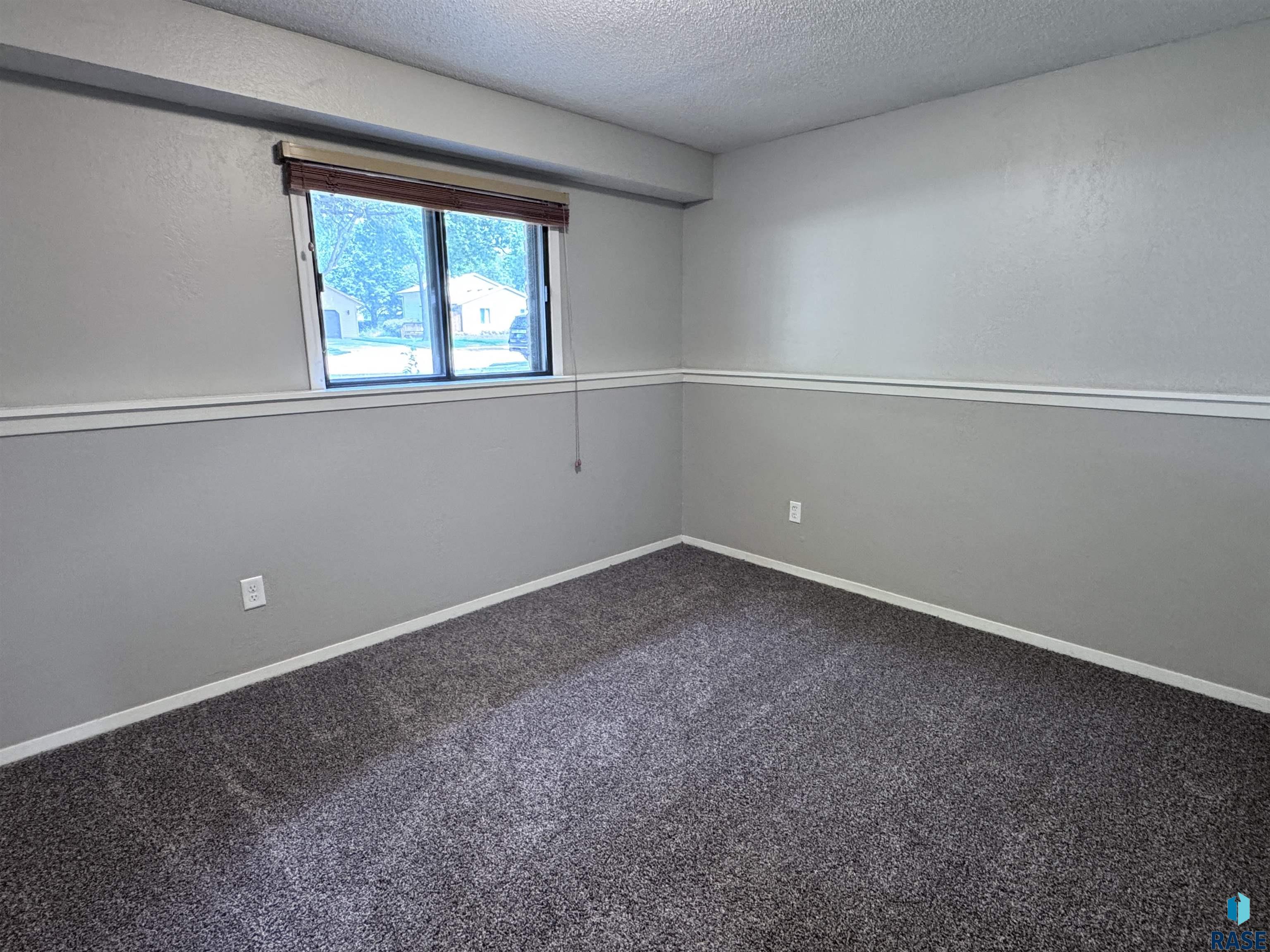 4221 S Southeastern Ave