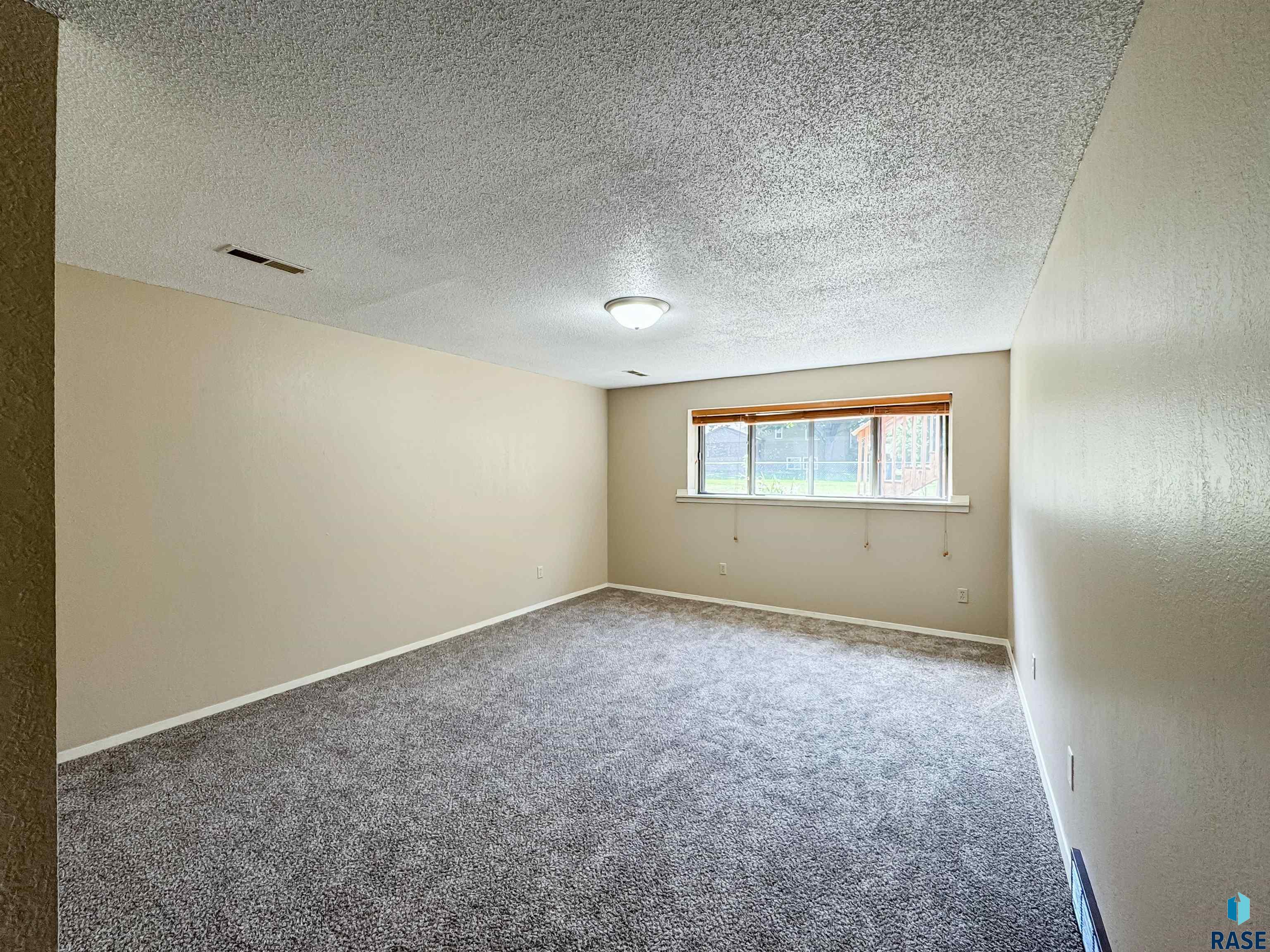 4221 S Southeastern Ave