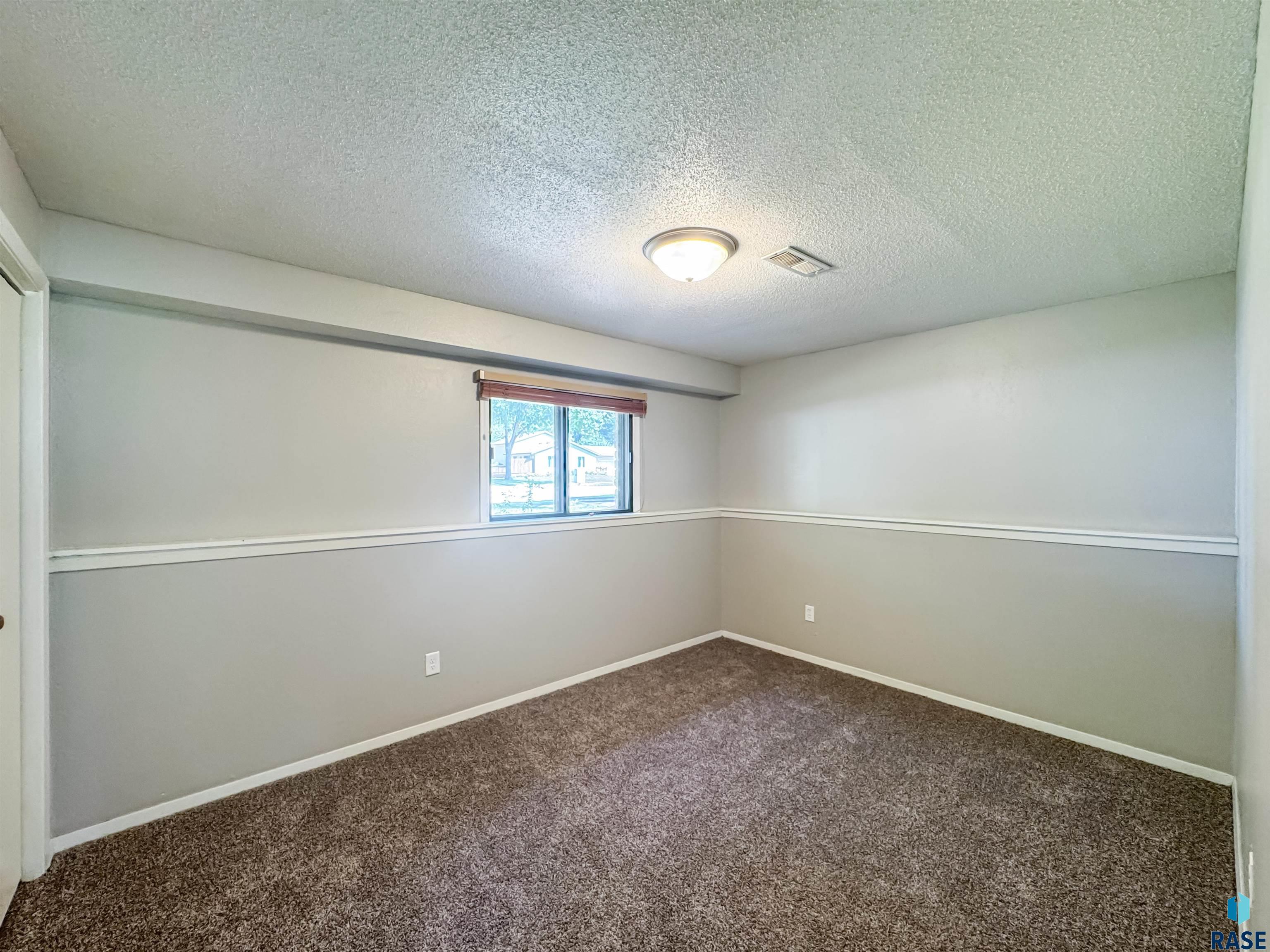 4221 S Southeastern Ave