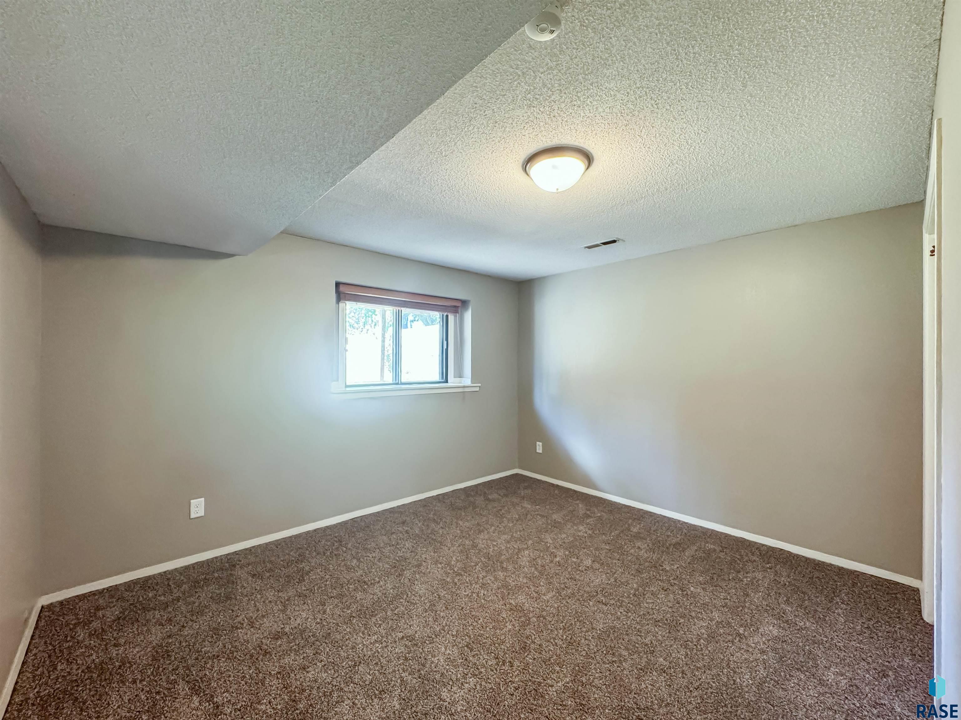 4221 S Southeastern Ave