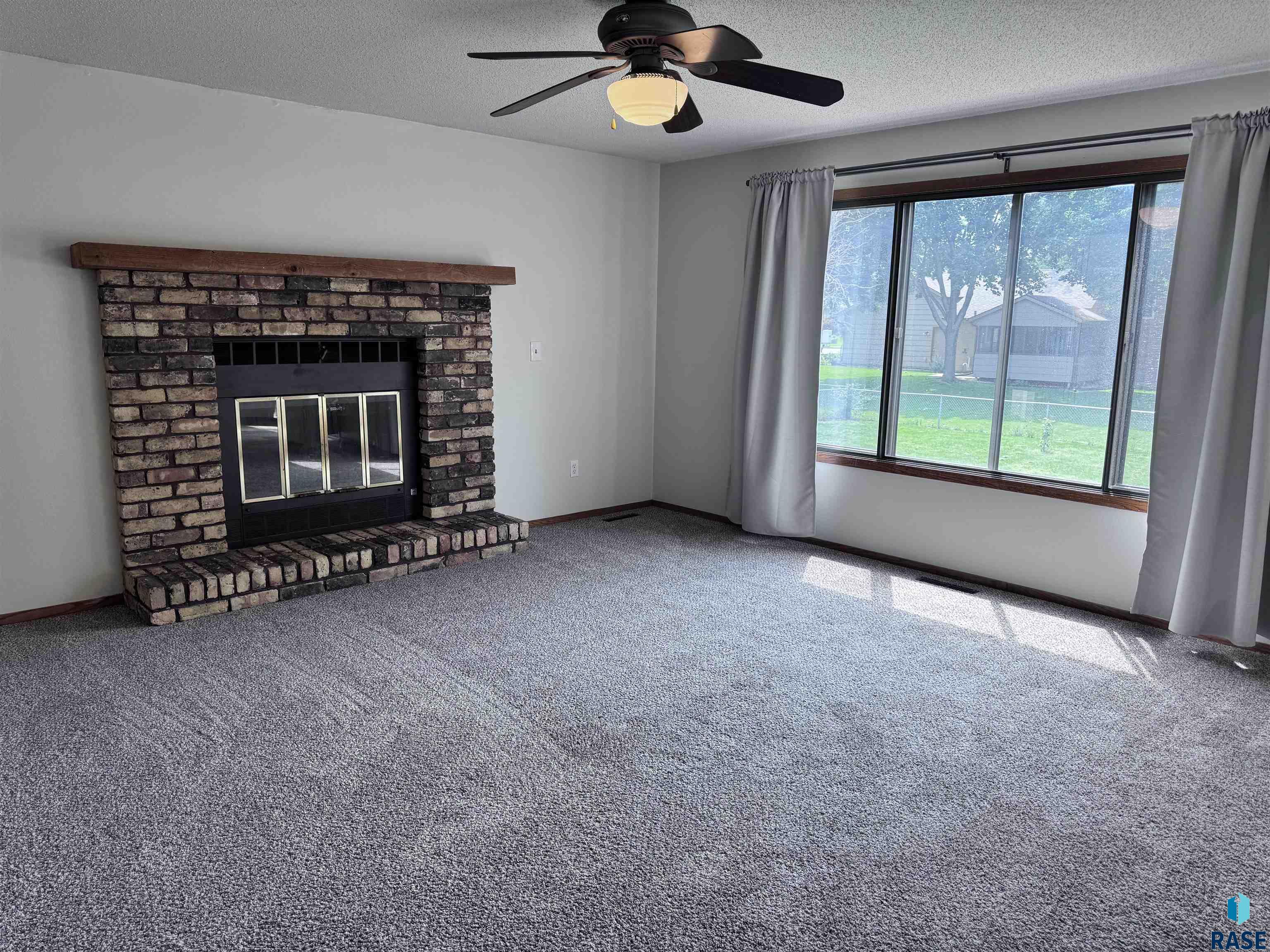 4221 S Southeastern Ave