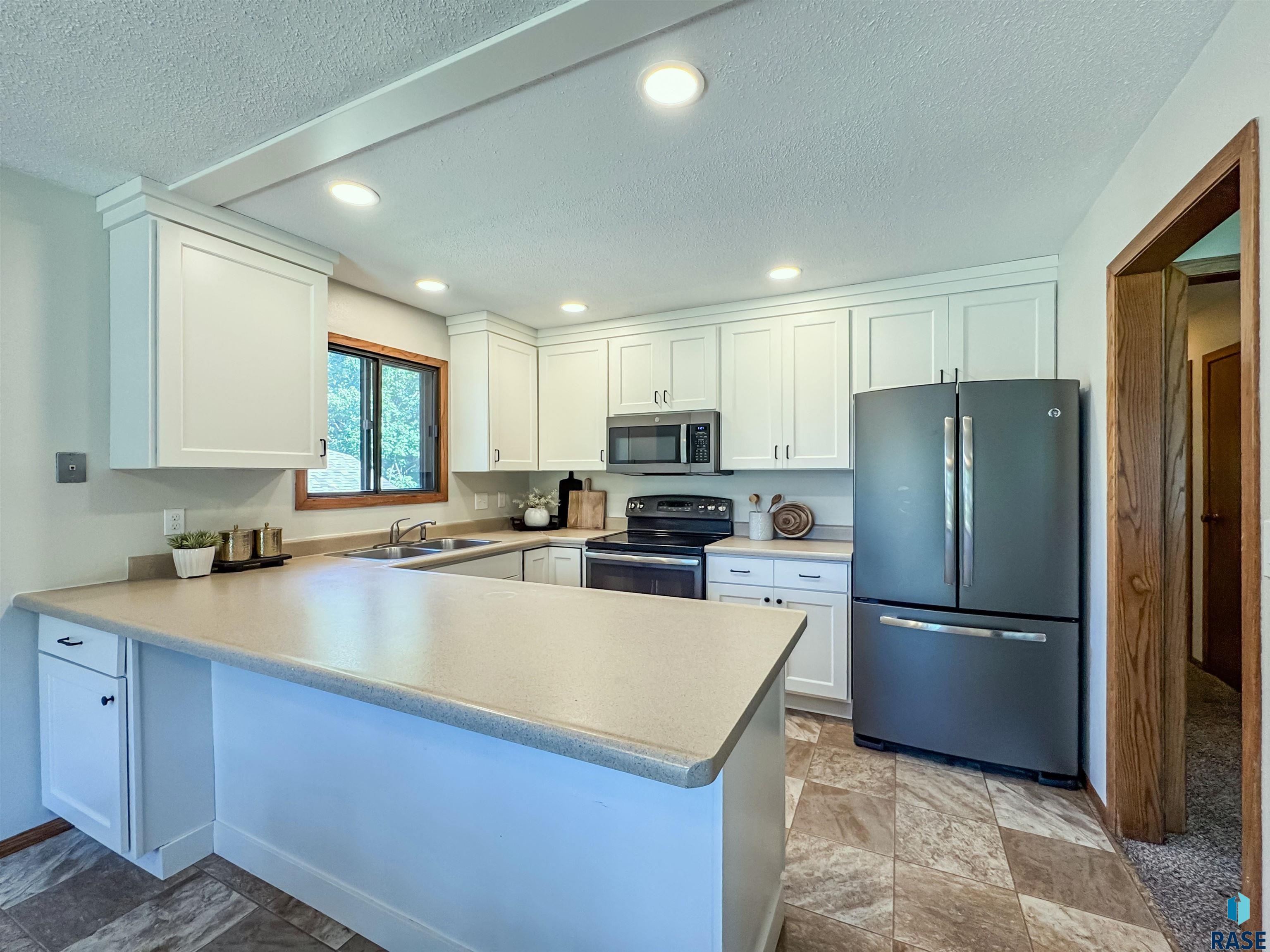 4221 S Southeastern Ave