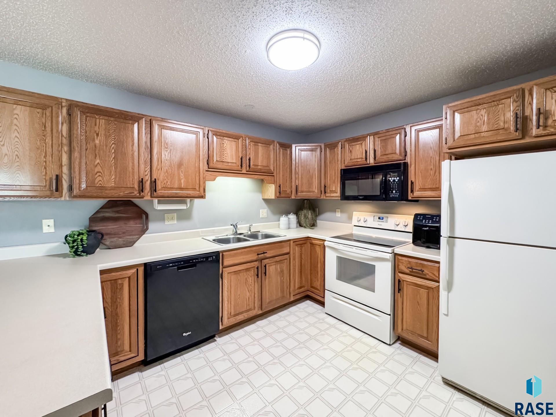 4601 S Oxbow Ave 203