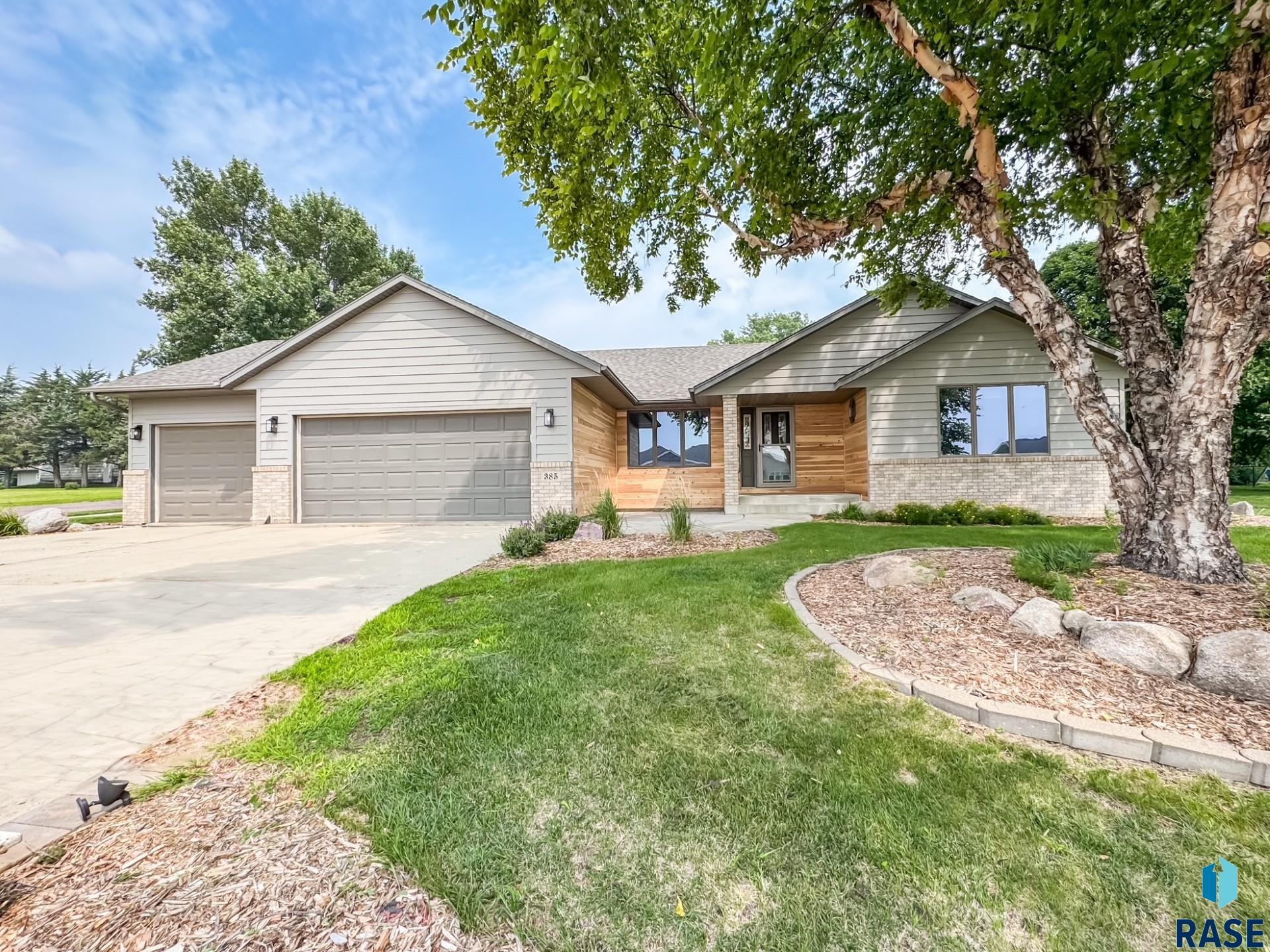 385 W South St