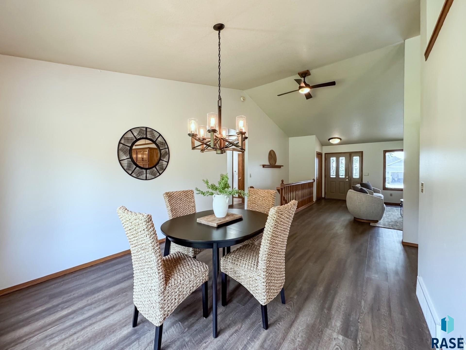 385 W South St