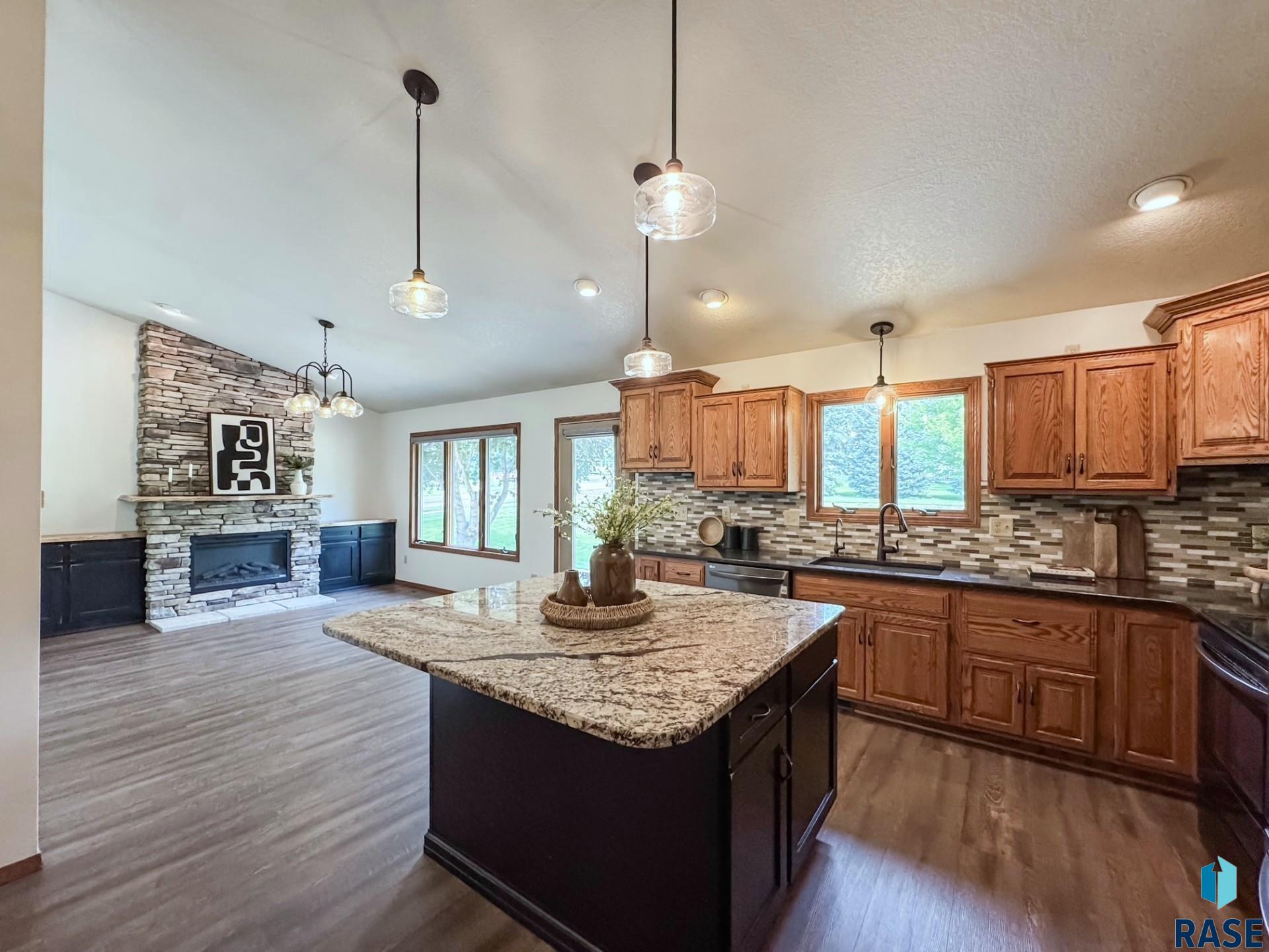 385 W South St