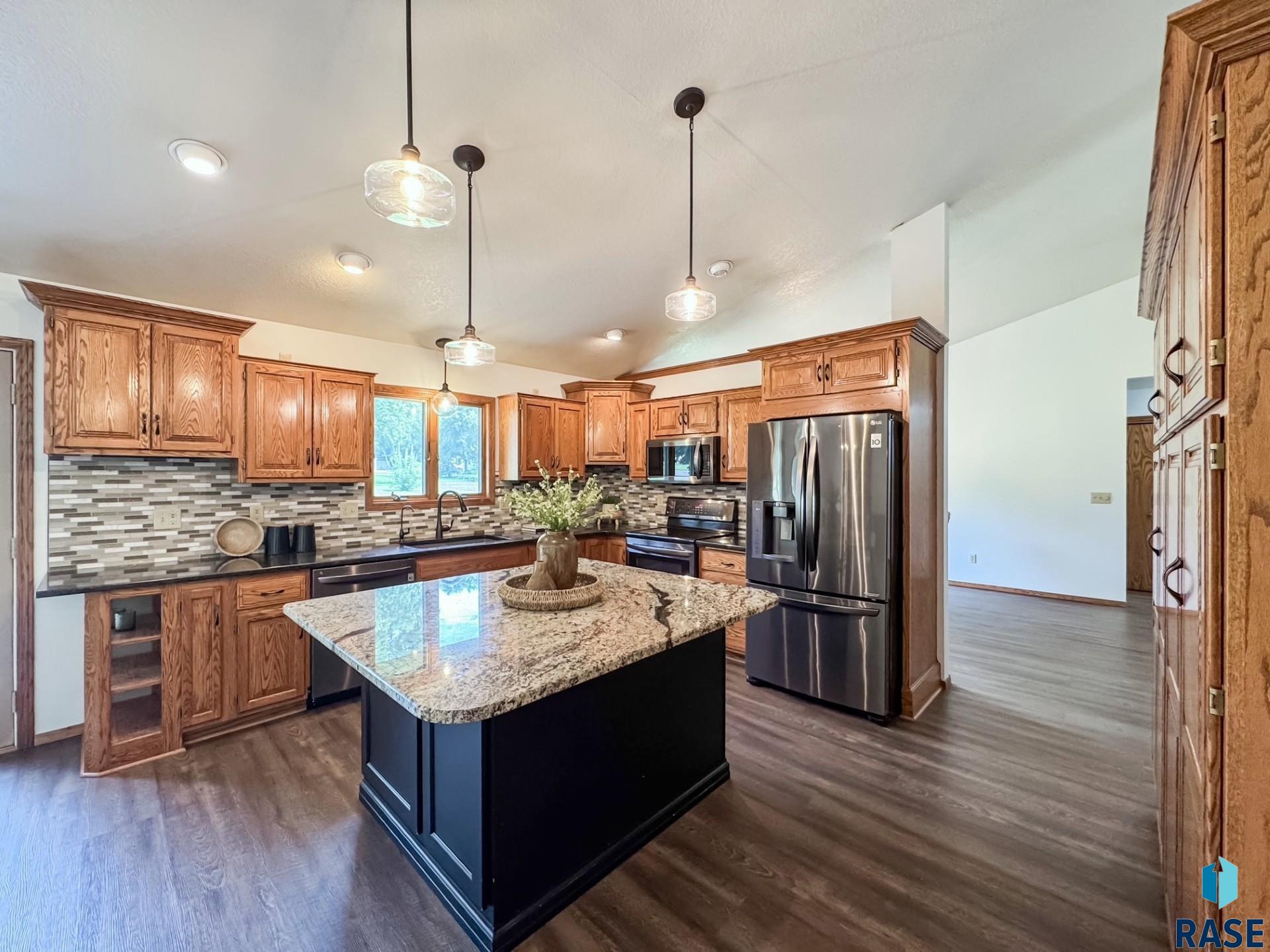 385 W South St