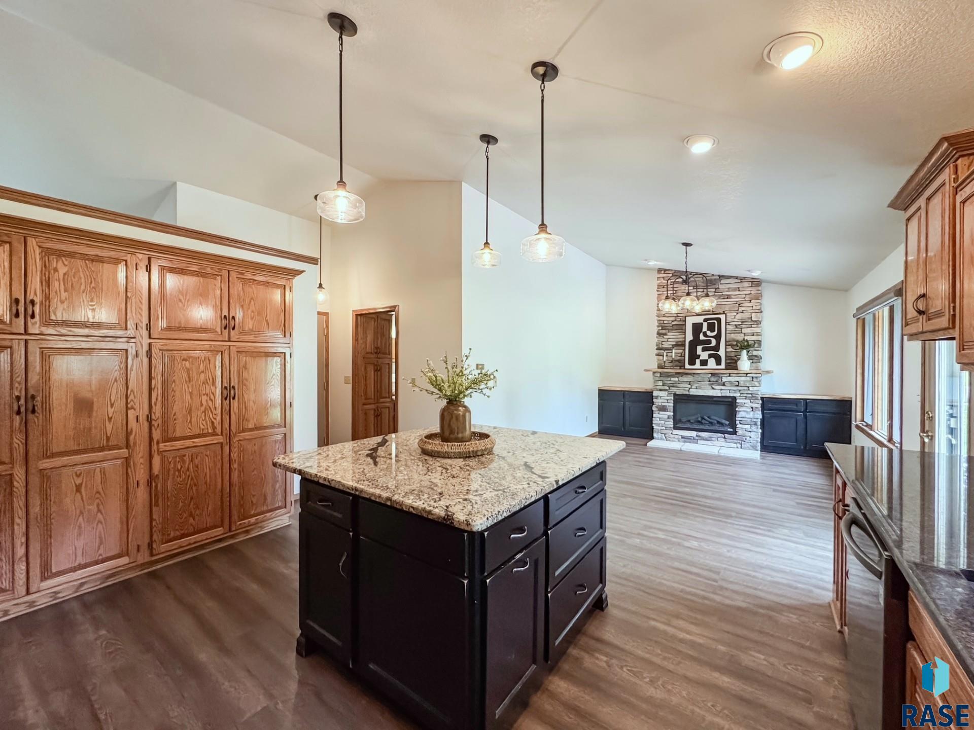 385 W South St