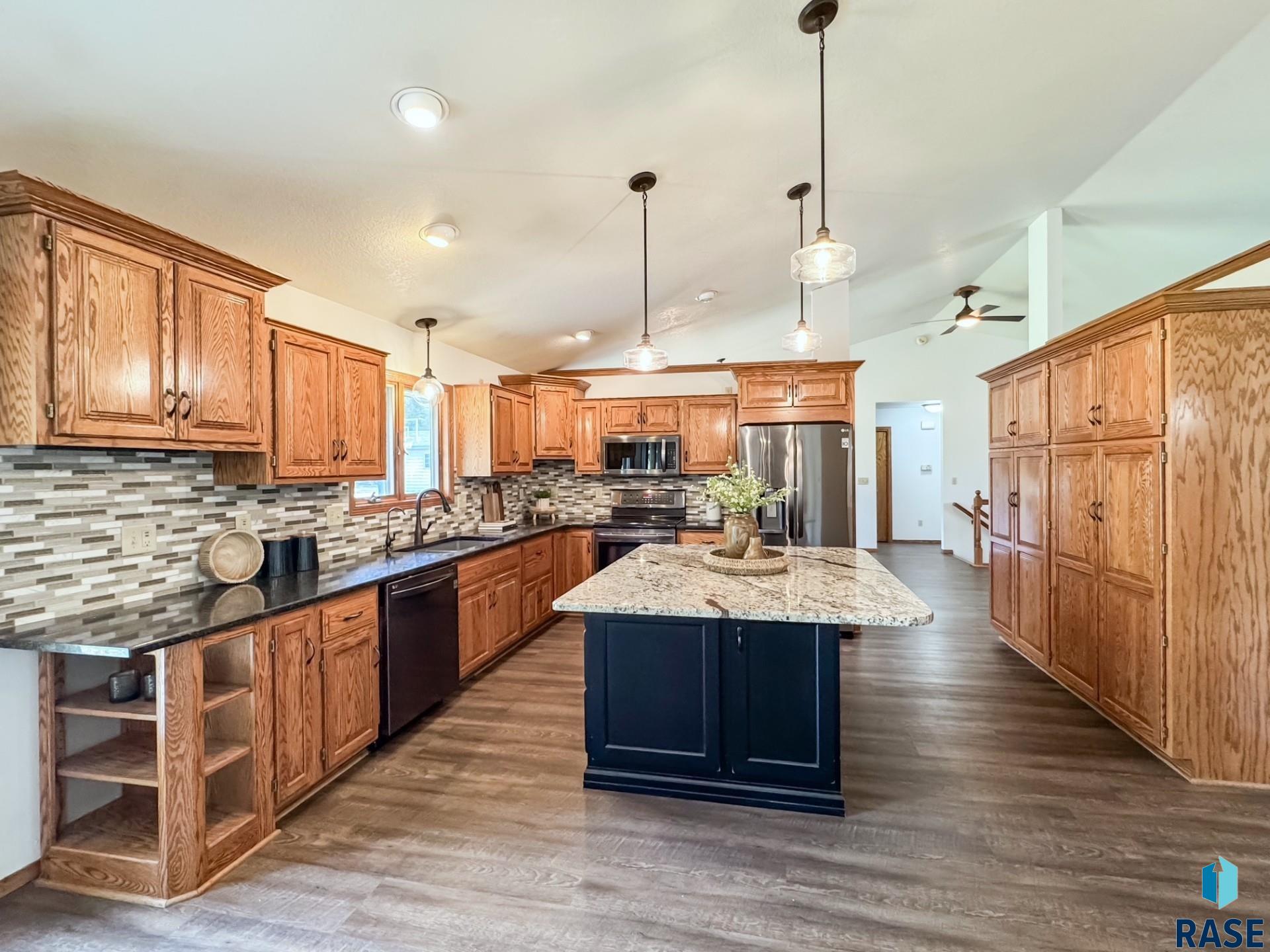 385 W South St