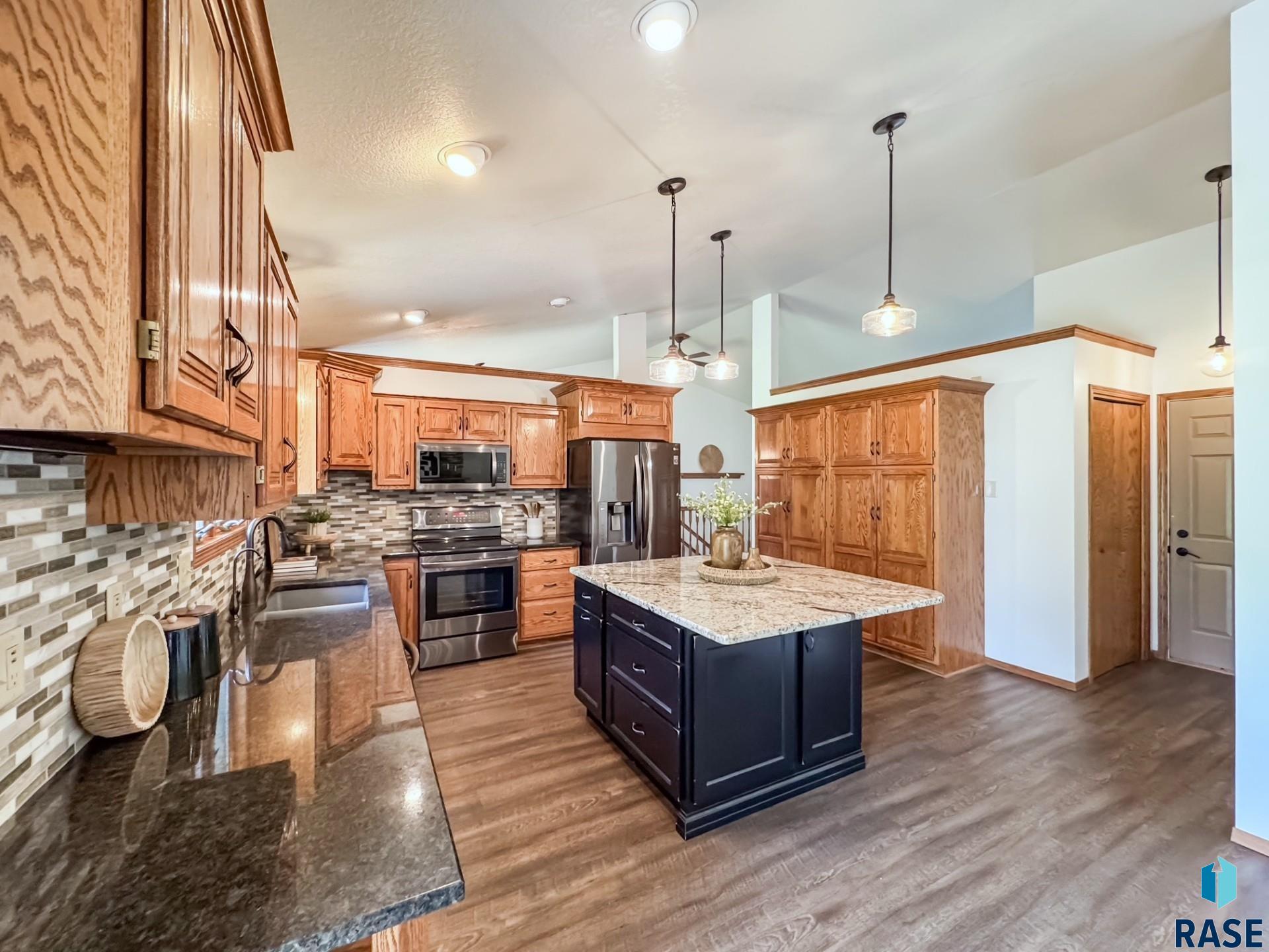 385 W South St