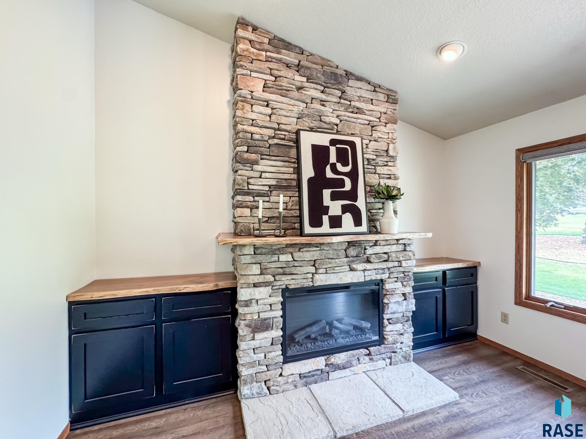 385 W South St
