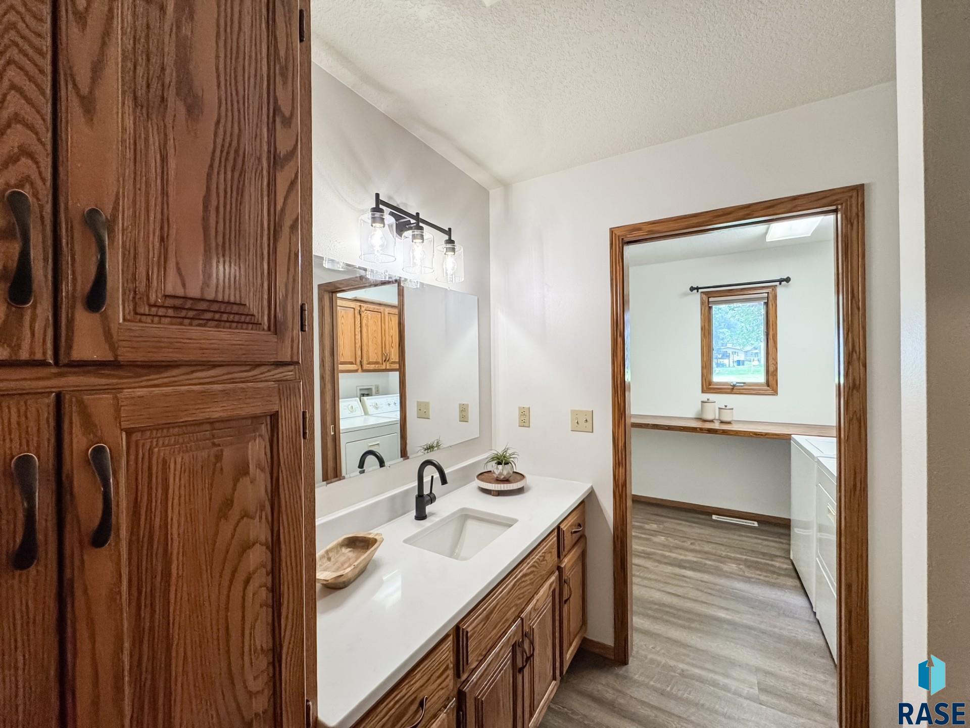 385 W South St
