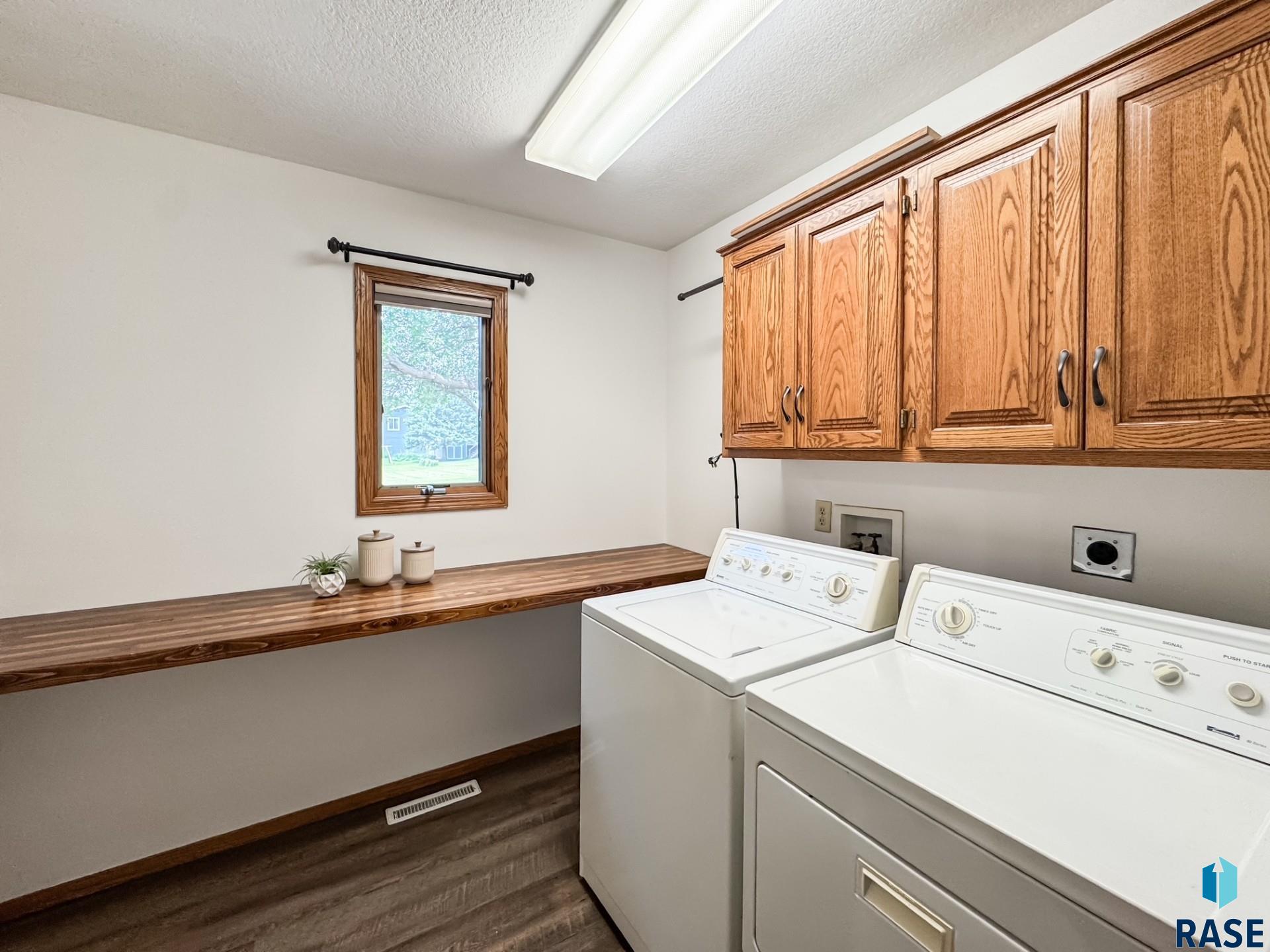 385 W South St