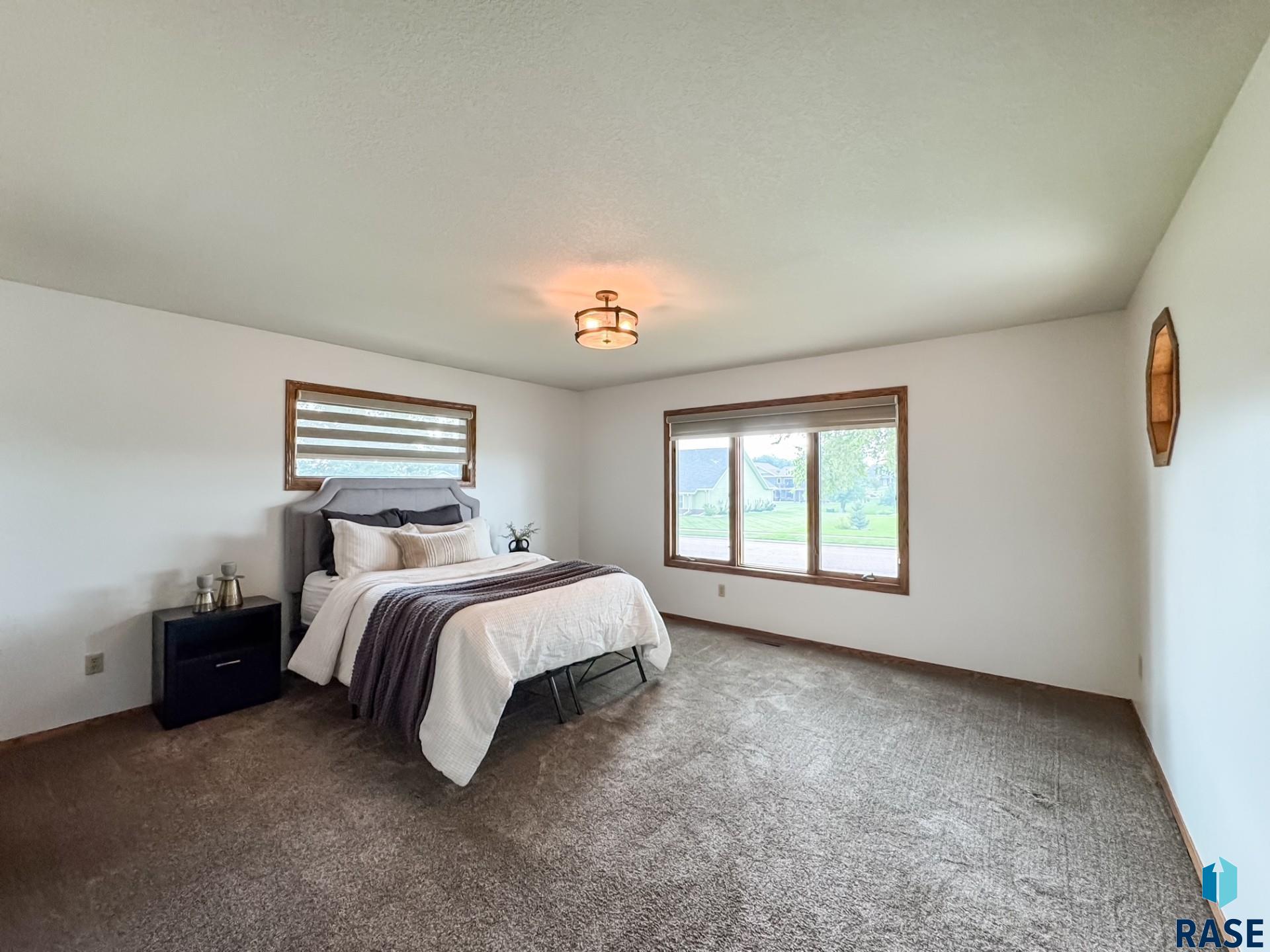 385 W South St