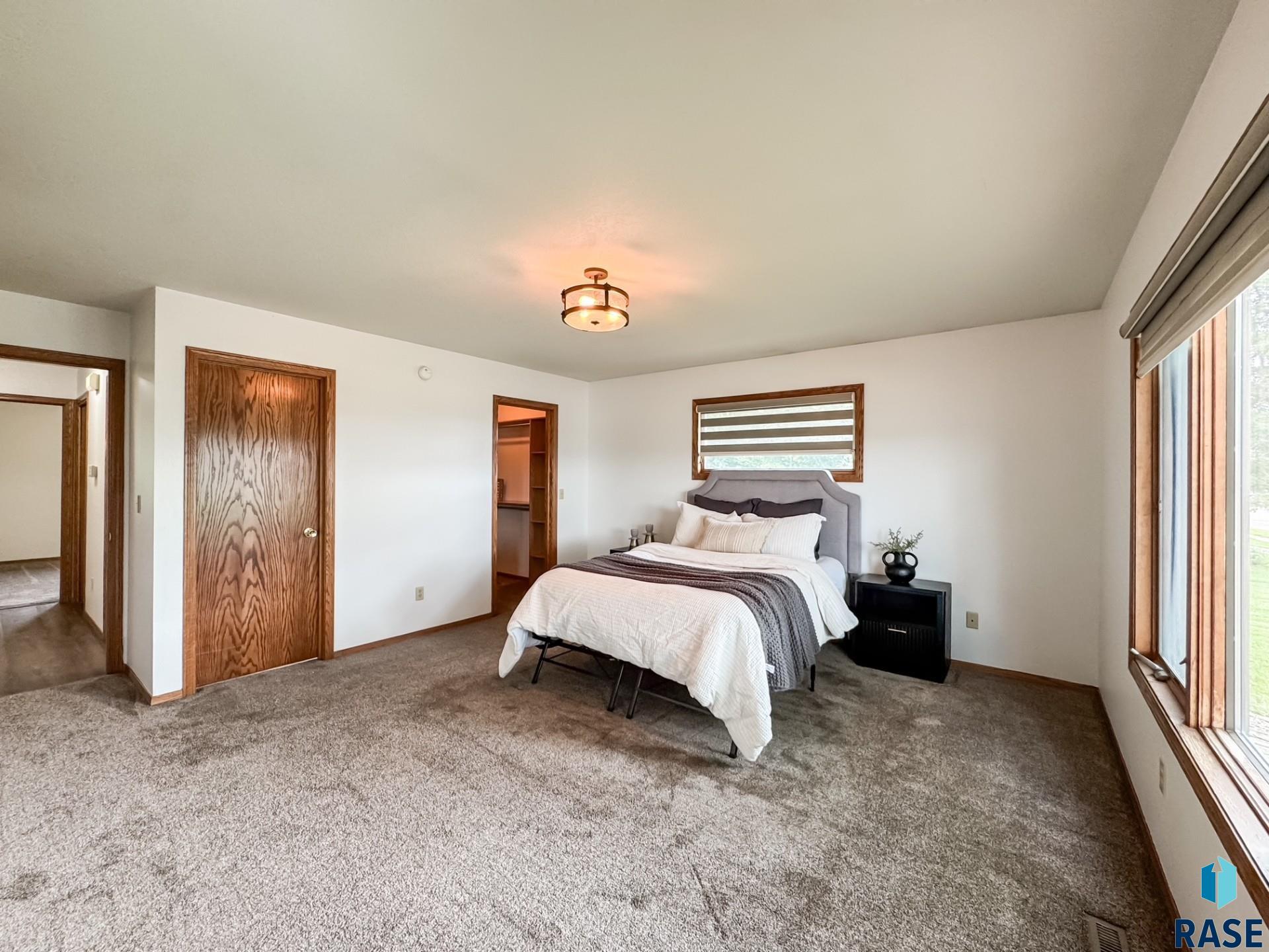 385 W South St