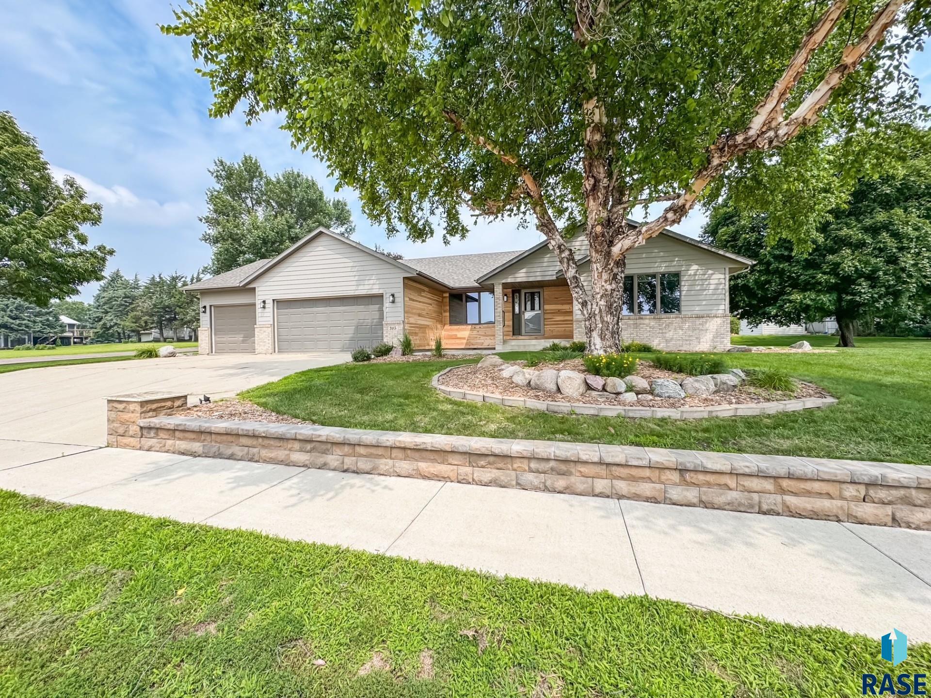 385 W South St