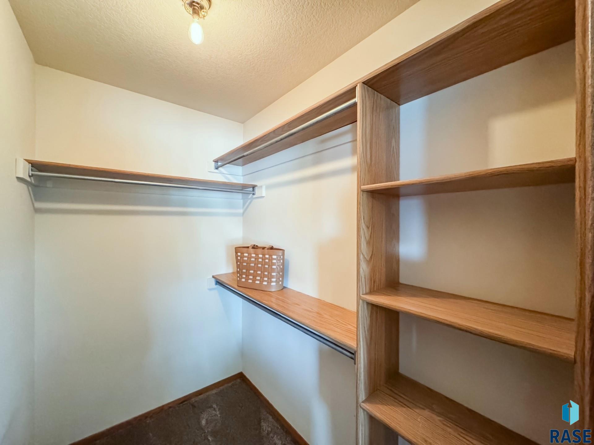 385 W South St