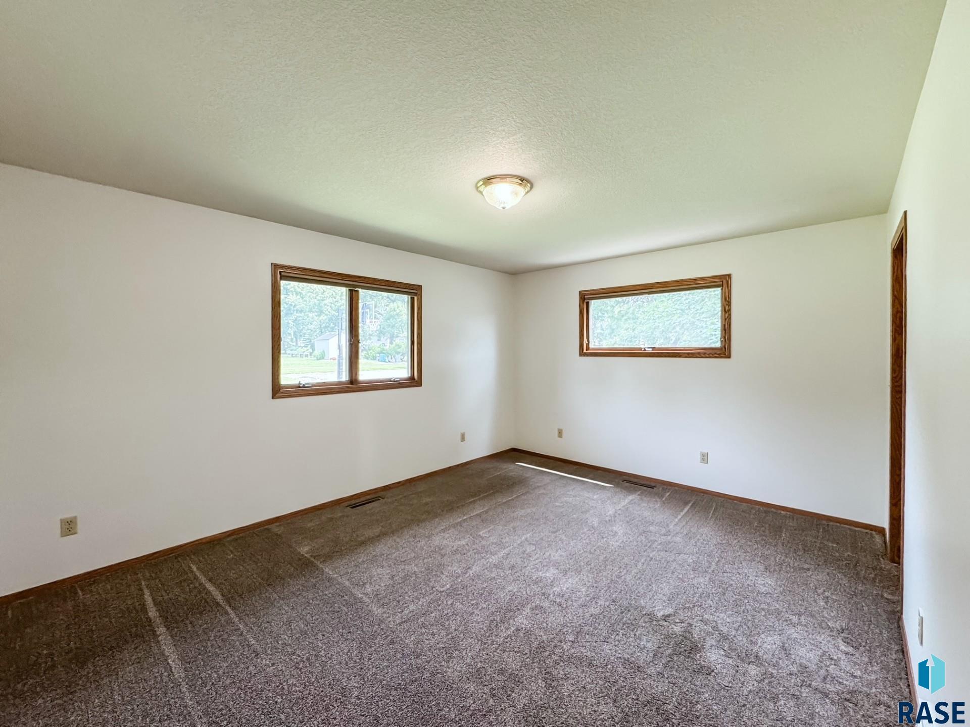 385 W South St