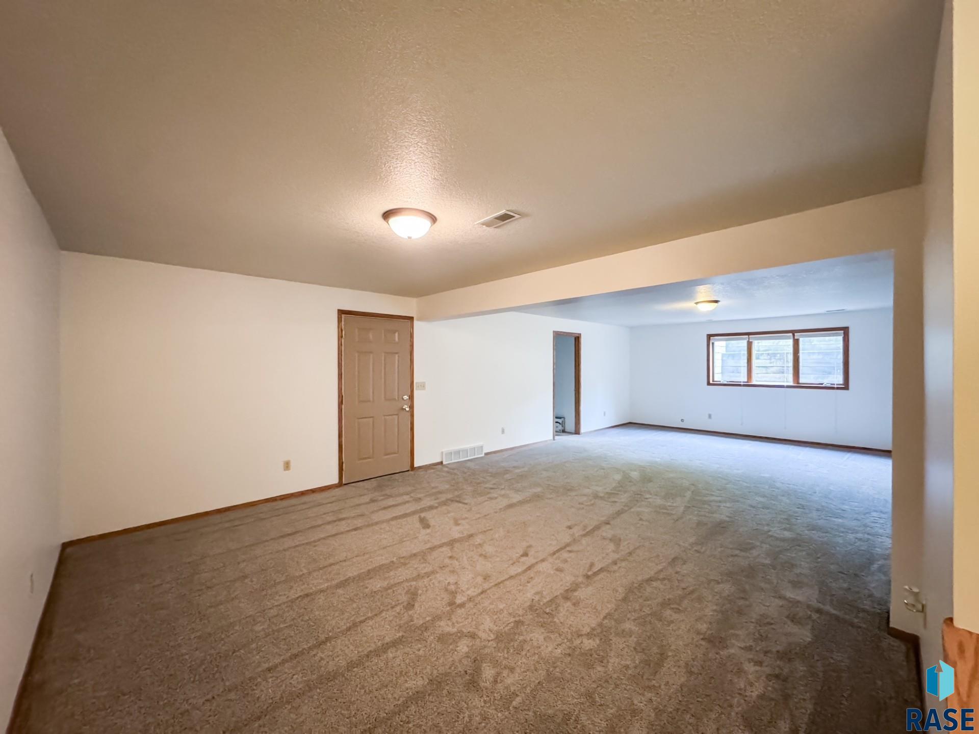 385 W South St