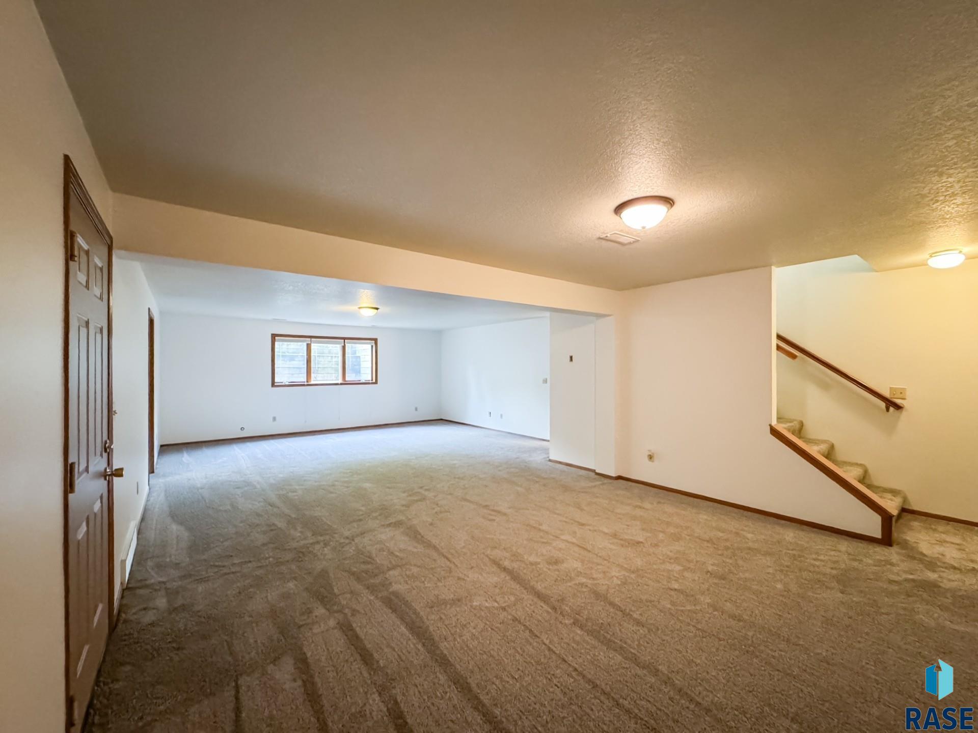 385 W South St