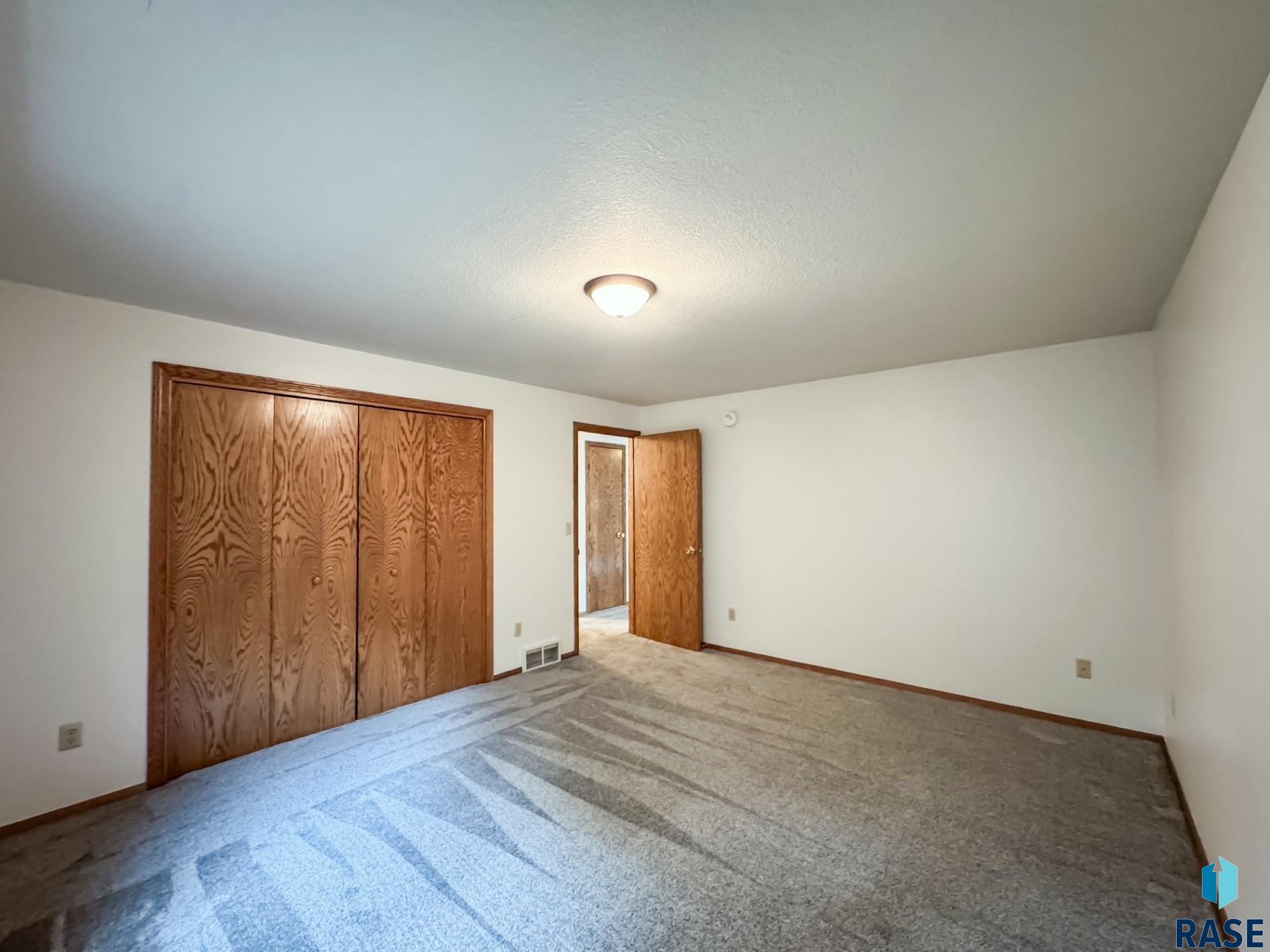 385 W South St