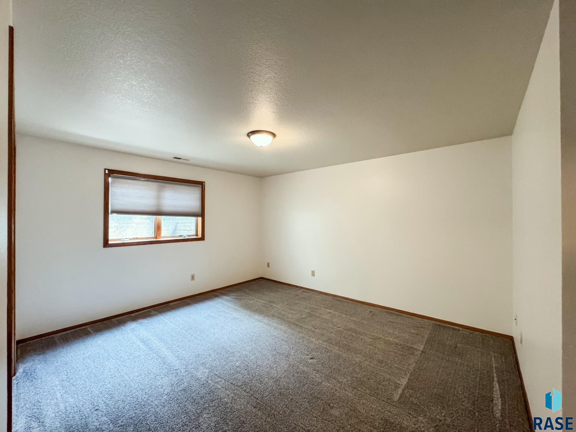 385 W South St