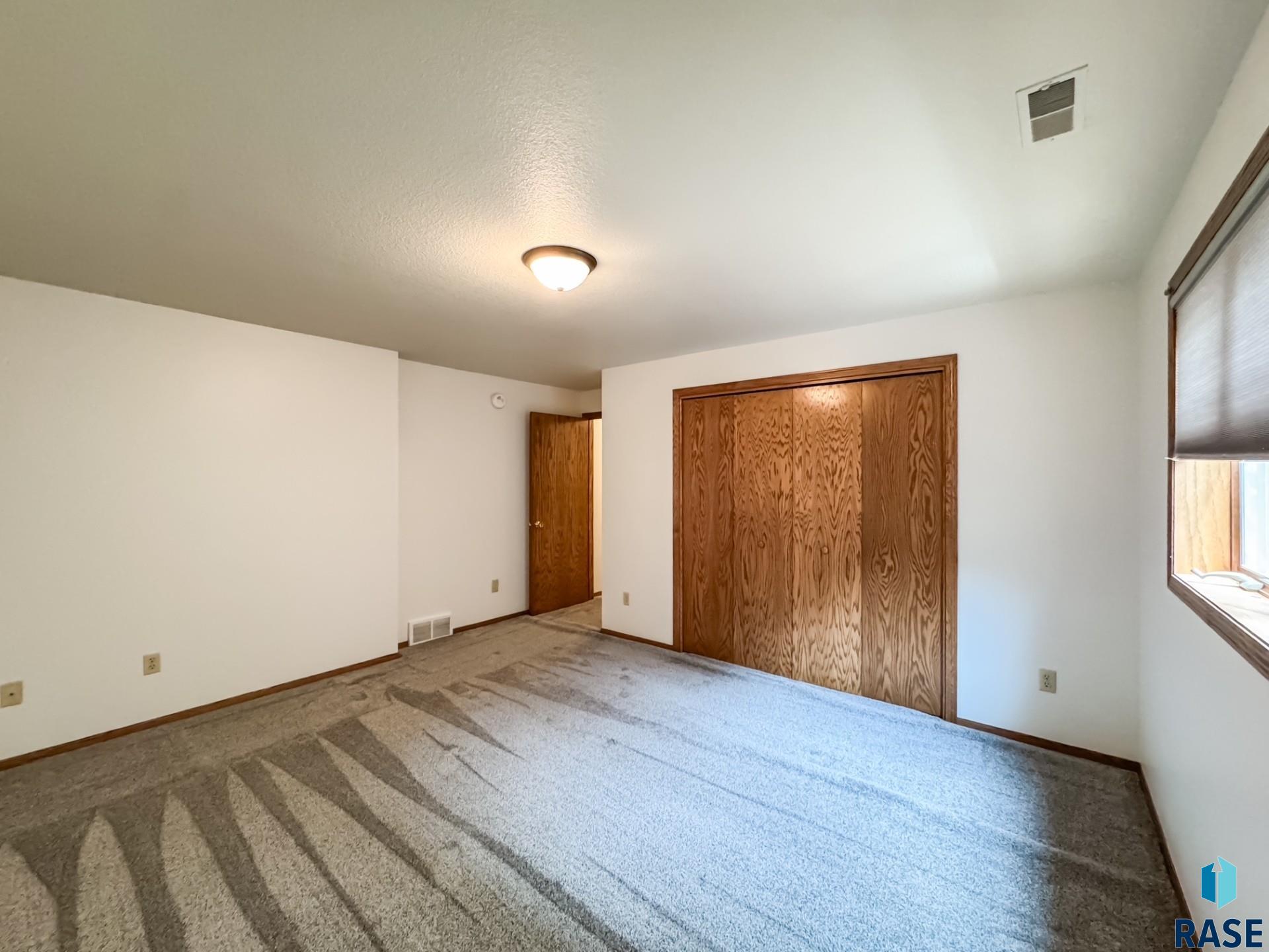 385 W South St