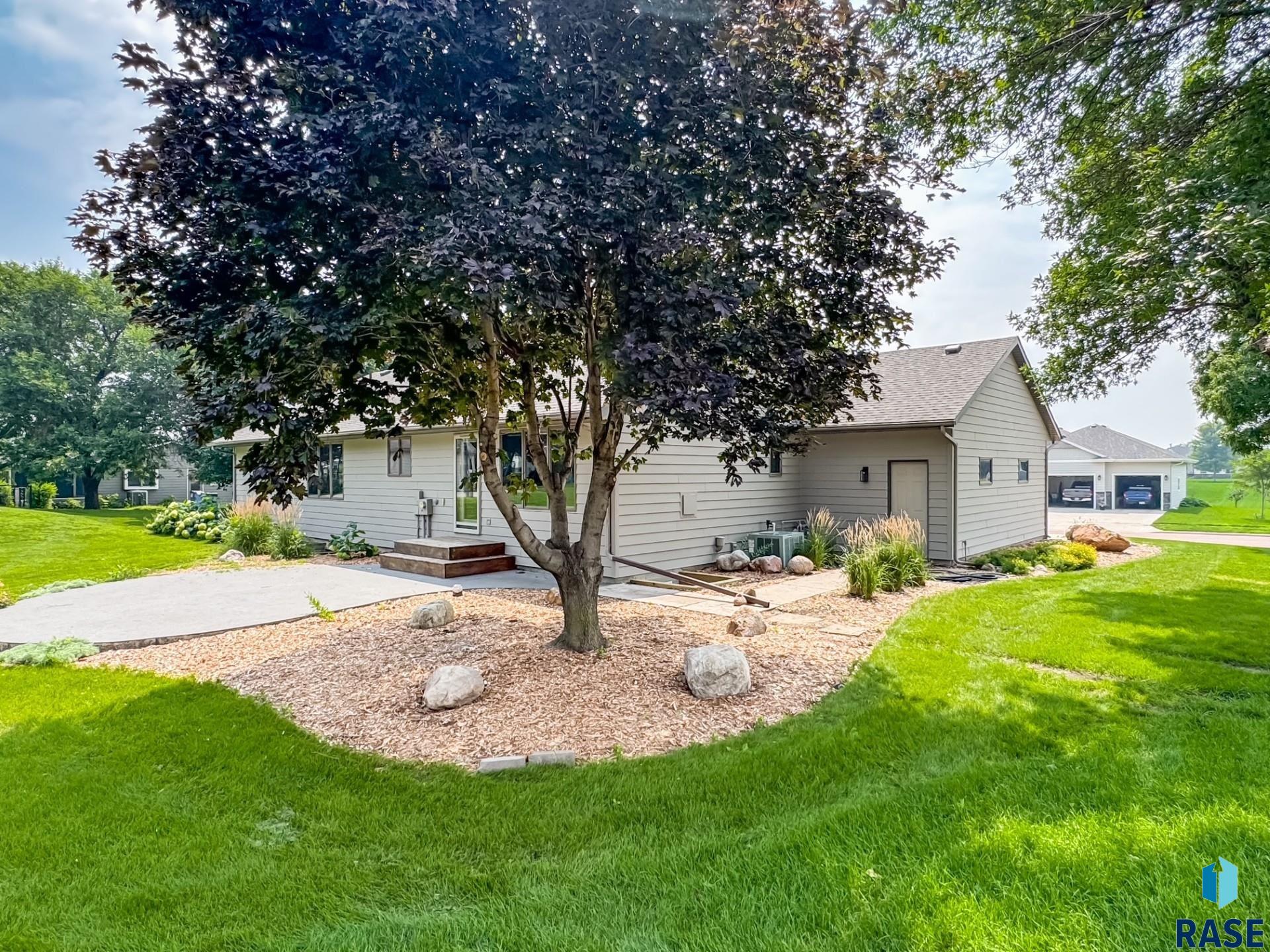 385 W South St
