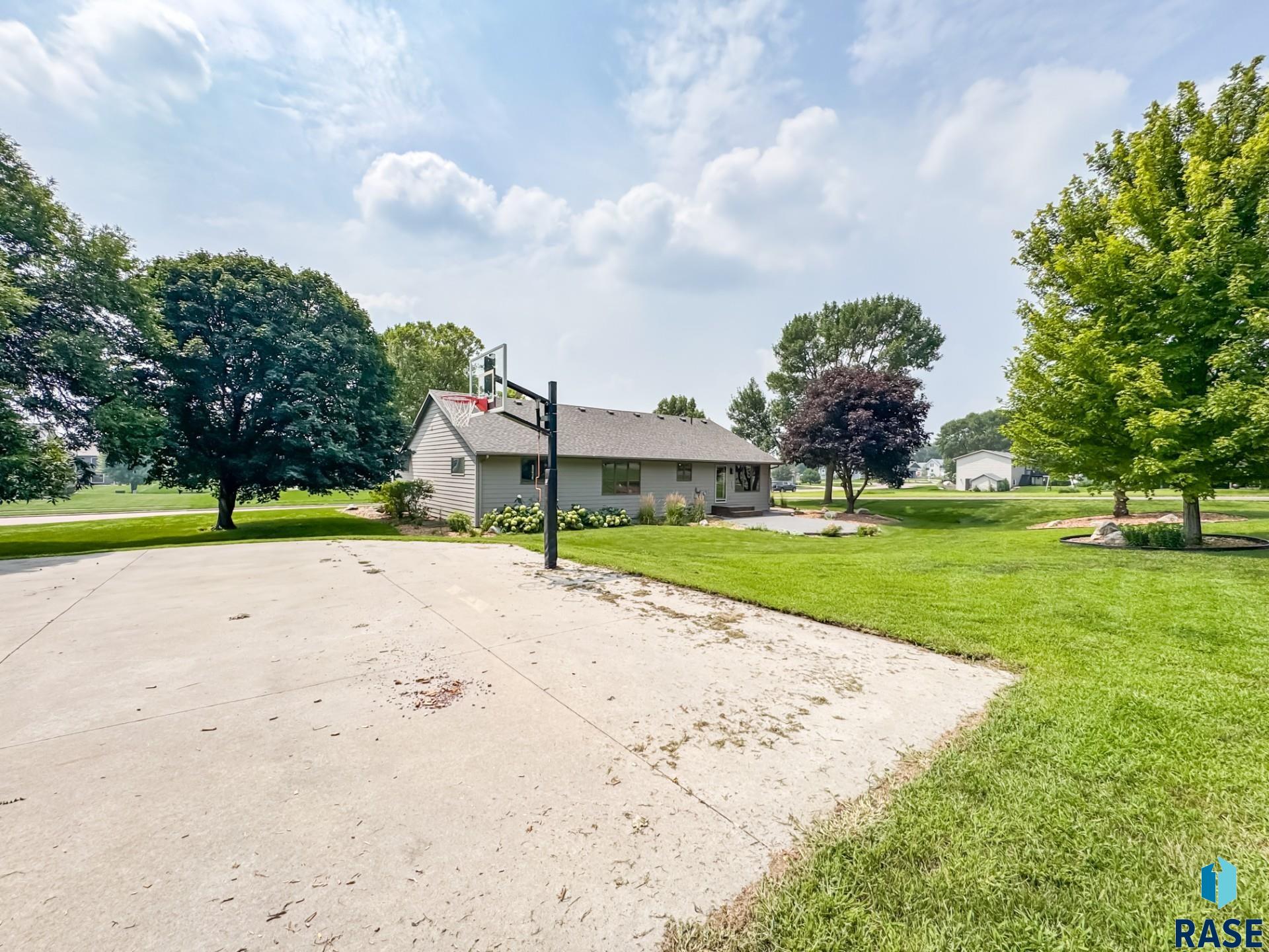 385 W South St
