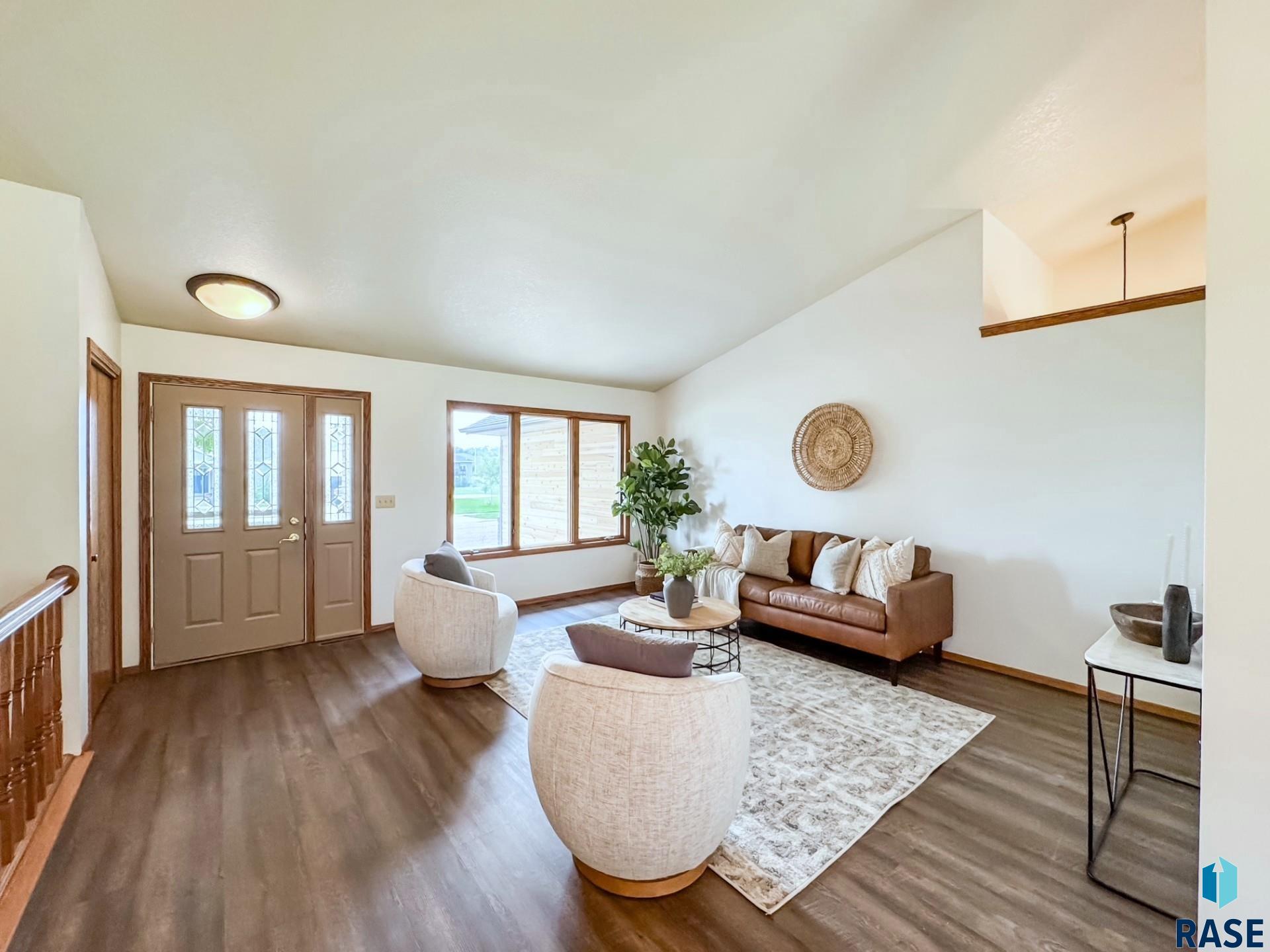 385 W South St