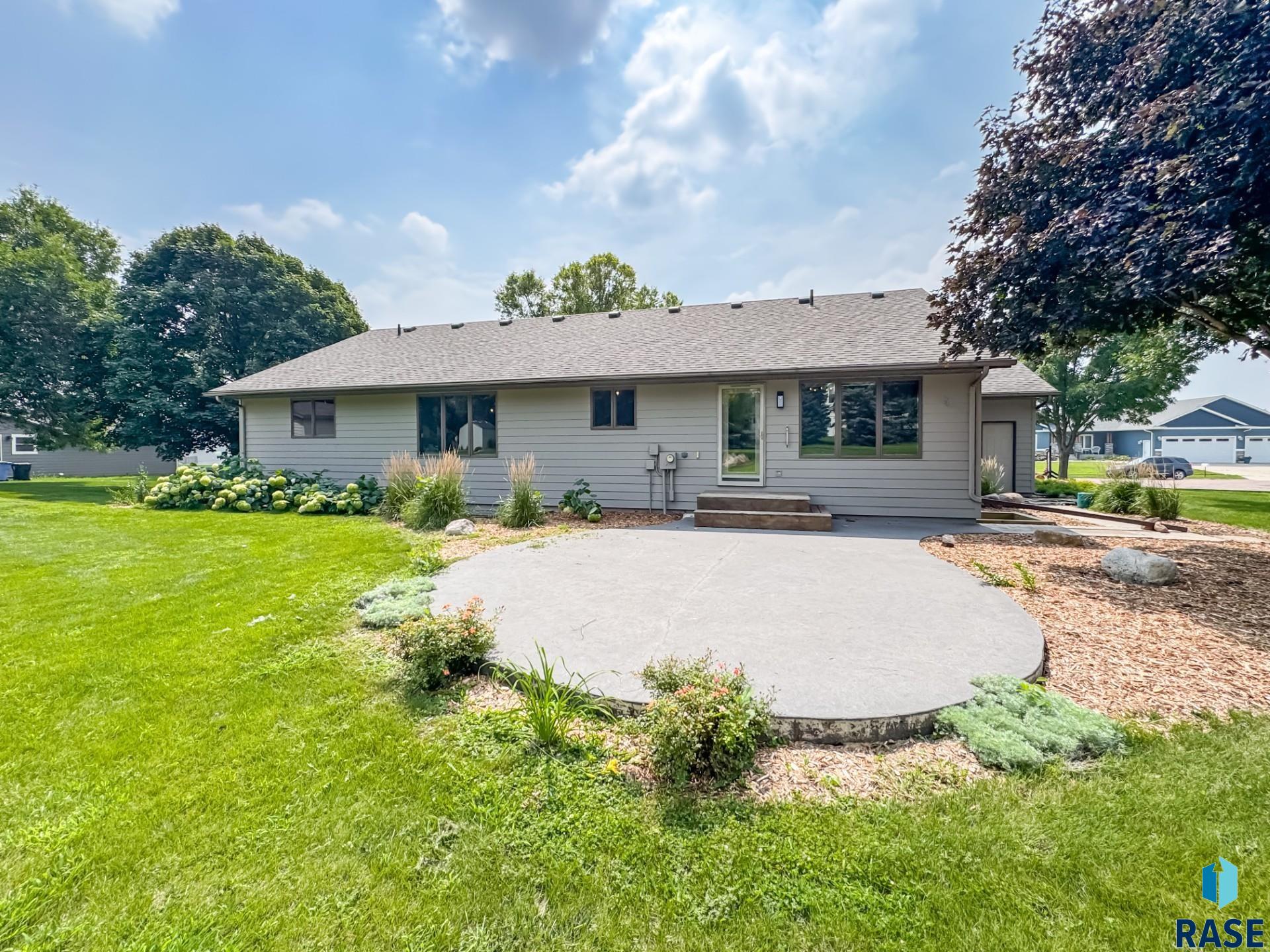 385 W South St