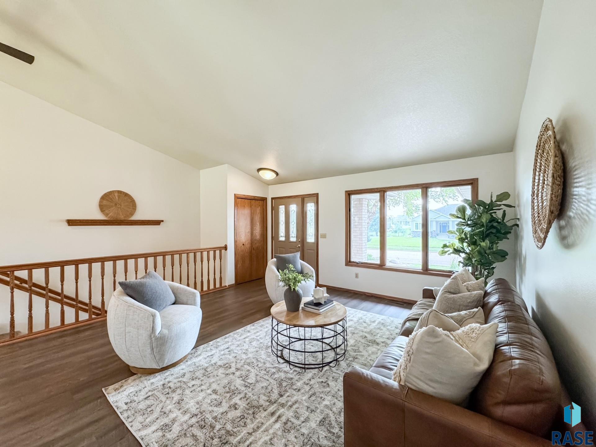 385 W South St